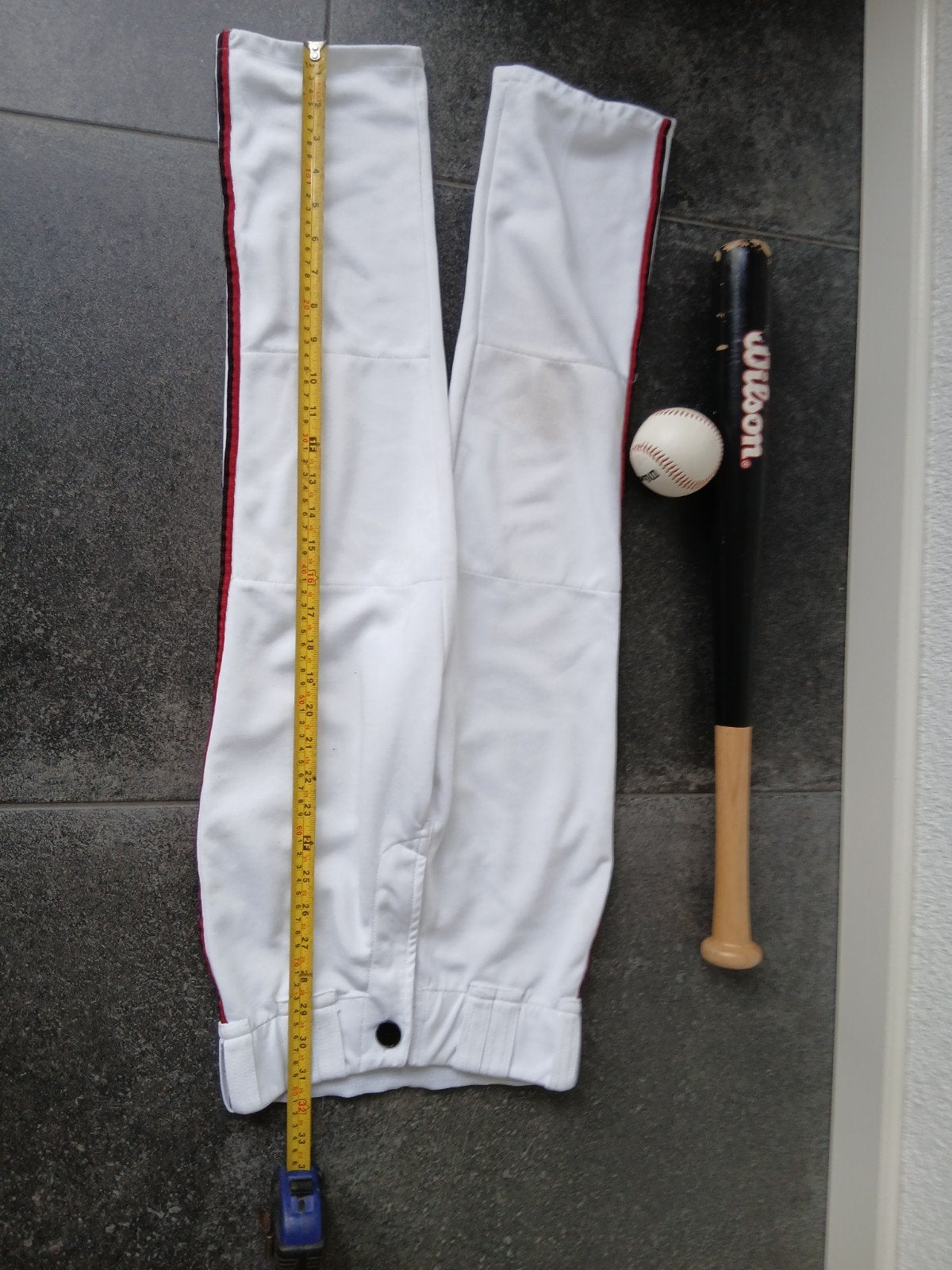 Dragons Honkbal set: knuppel, bal en broek (wit met rood), Sport en Fitness, Honkbal en Softbal, Ophalen, Gebruikt, Honkbal, Bal