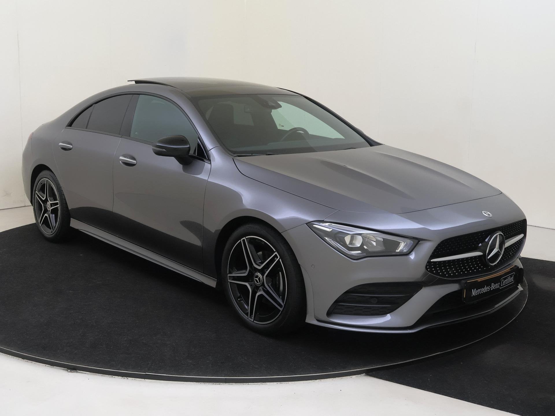 Mercedes-Benz CLA-klasse 180 AMG Line / Stoelverwarming / Pa, Auto's, CLA, Gebruikt, 4 cilinders, Leder en Stof