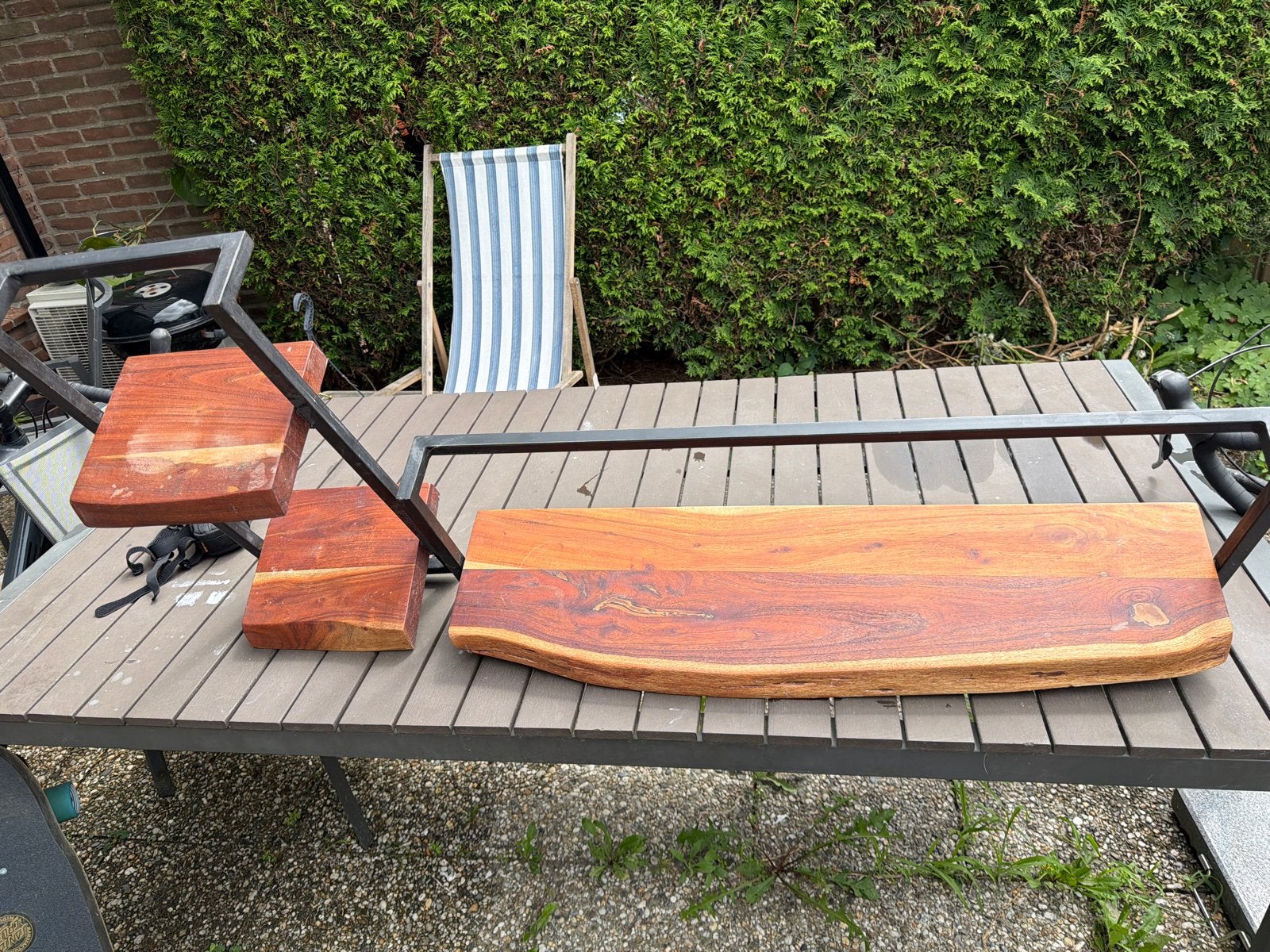 Unieke acacia houten wandplank met metalen frame, Ophalen, Zo goed als nieuw