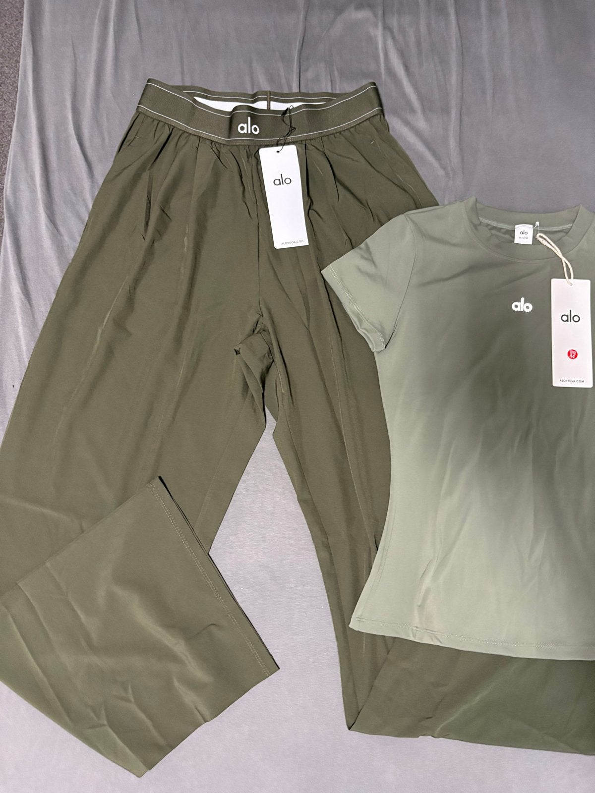 Alo Yoga sportset - broek en T-shirt, Verzenden, Maat 42/44 (L), Nieuw, Groen