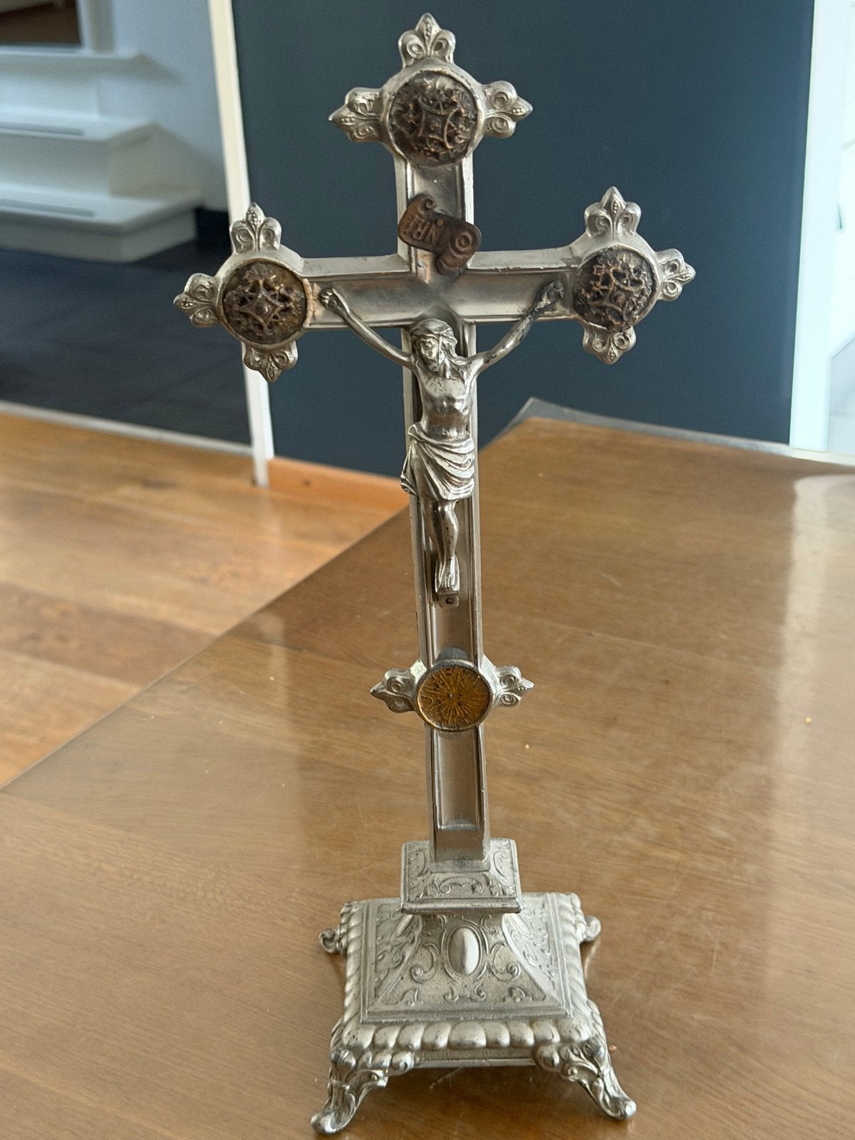 Antiek Kruisbeeld met Jezusfiguur - Religieuze Decoratie, Ophalen of Verzenden