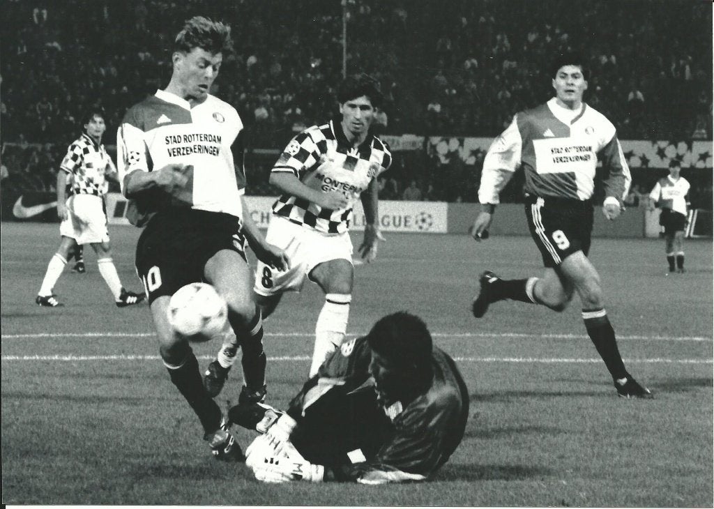 Persfoto Piet Bouts 19-10-1999 - Feyenoord - Boavista 2x, Verzamelen, Sportartikelen en Voetbal, Verzenden, Zo goed als nieuw