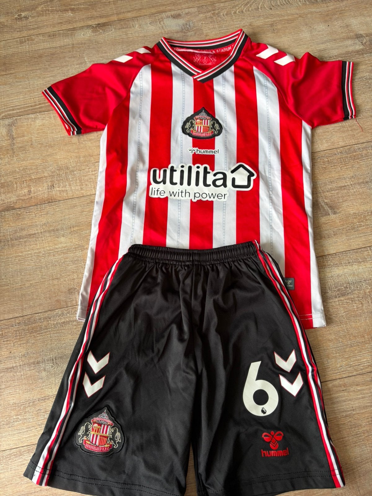 Sunderland tenue 25/26 Geertruida nummer 6, Maat XS of kleiner, Ophalen of Verzenden, Gebruikt, Set