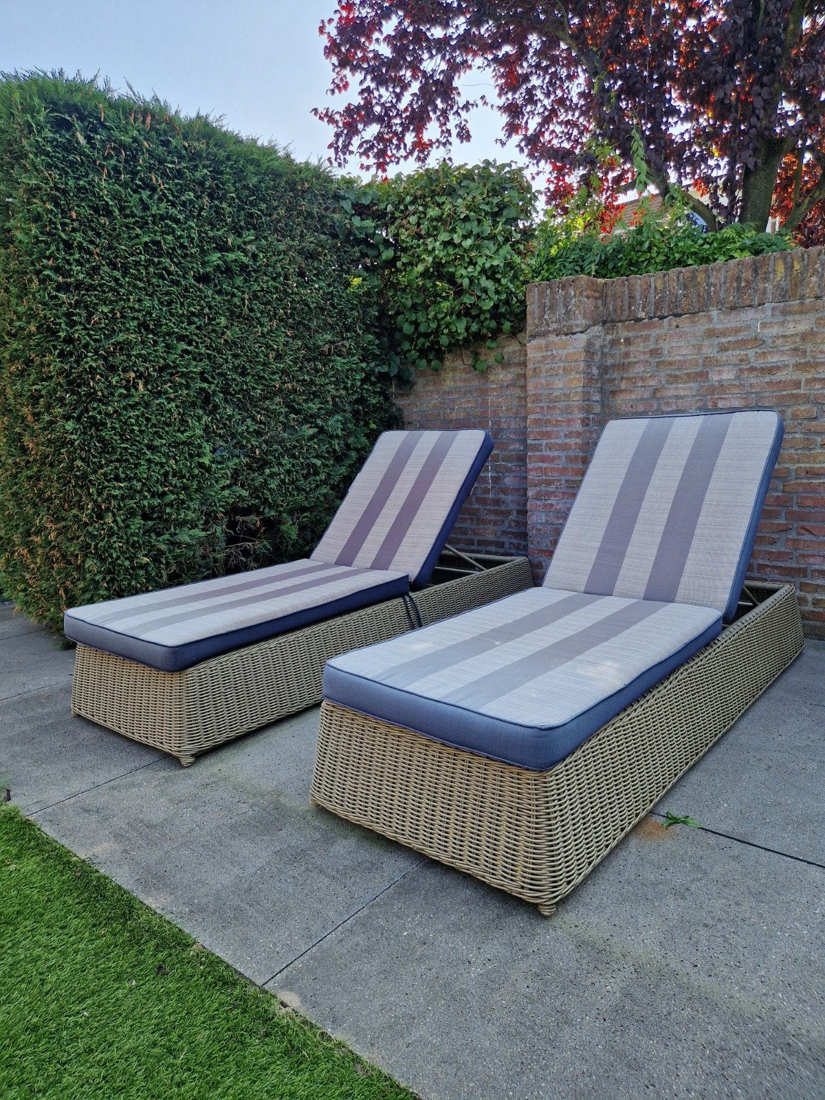 Twee stevige verstelbare wicker ligbedden met kussens, Ophalen, Gebruikt, Wicker, Verstelbaar