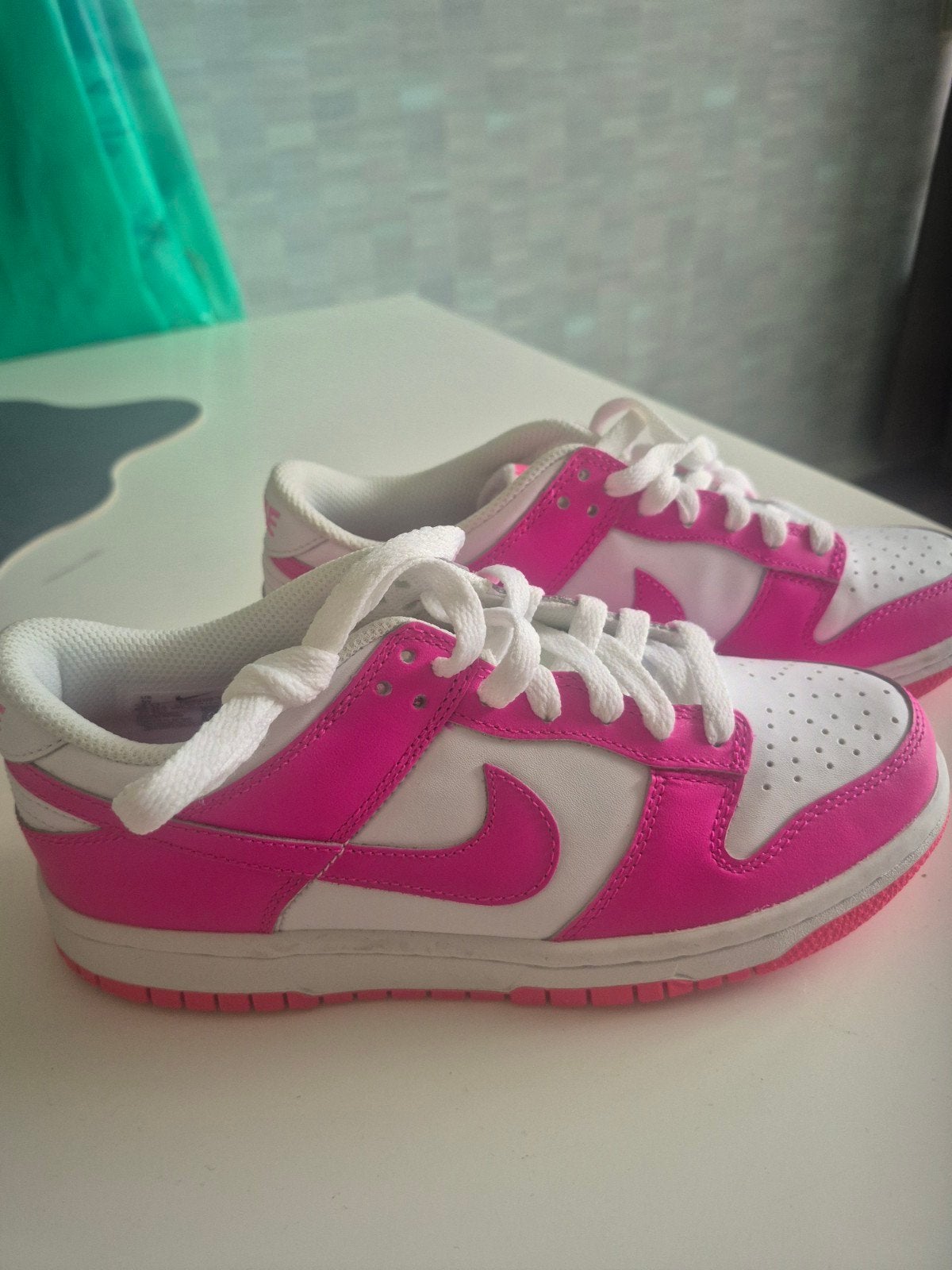 Nike Dunk Low Roze/Wit - Maat 37.5, Verzenden, Nike, Roze, Sneakers of Gympen