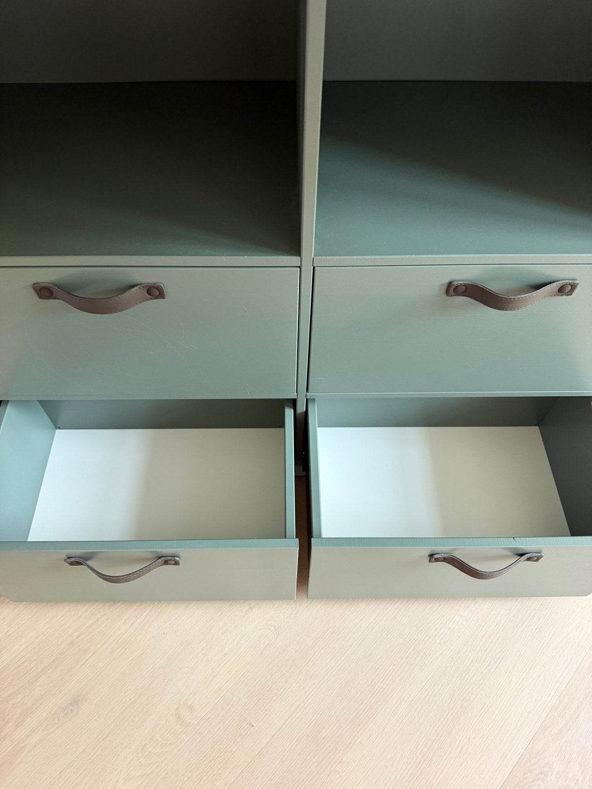 Foto 4 van vtwonen Stage Kledingkast - Grenen - Soap - 185x103x40
