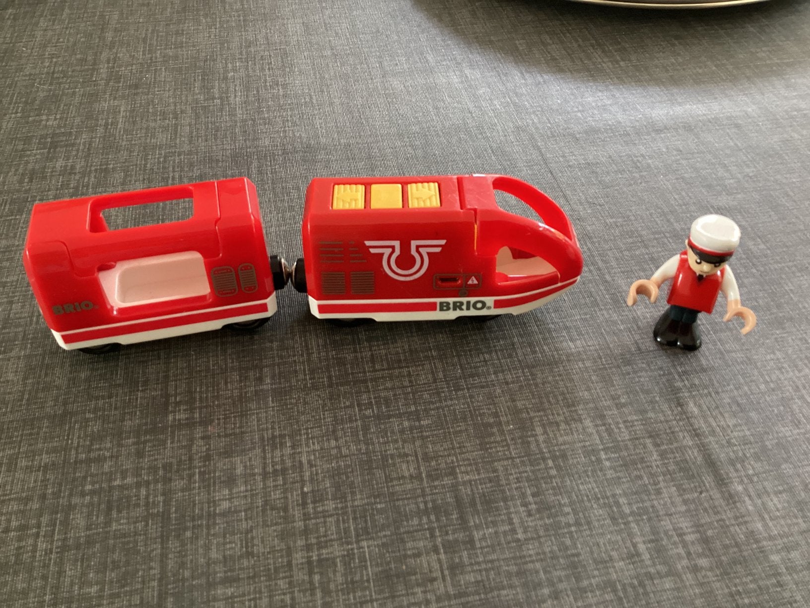 Brio nr 33746 oplaadbare rode trein, Ophalen of Verzenden, Zo goed als nieuw
