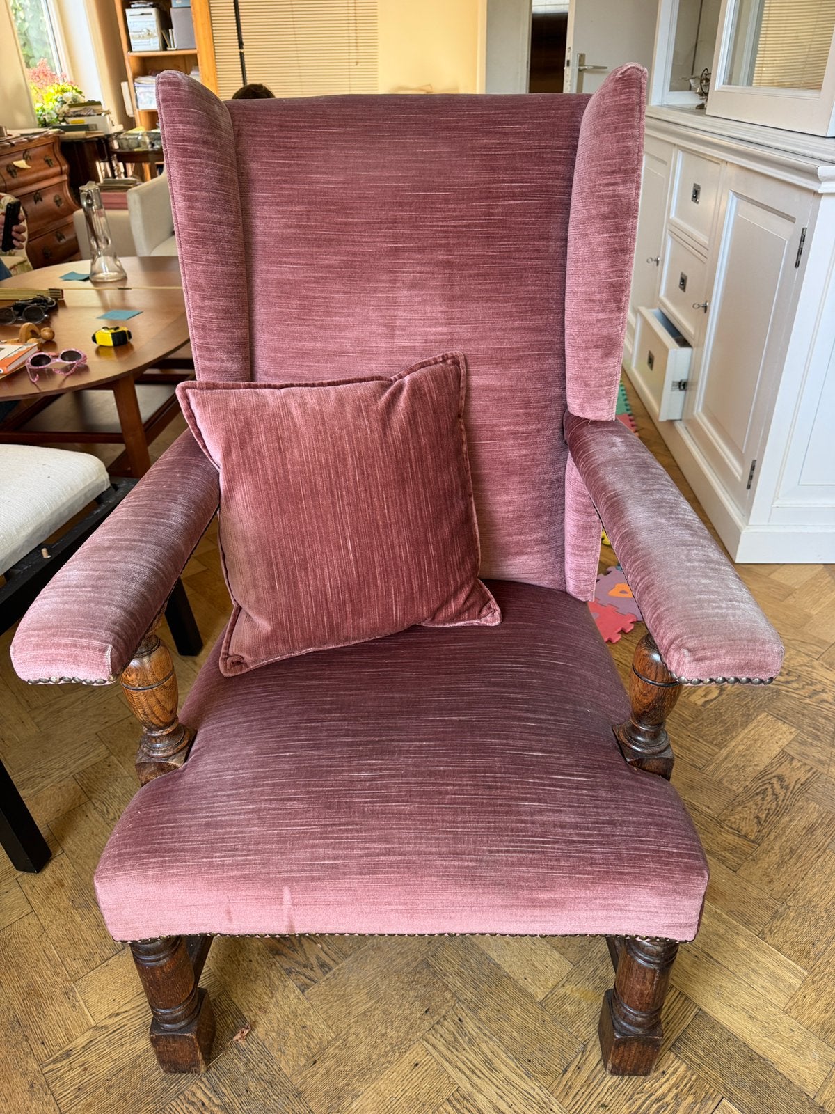 Klassieke Engelse oorfauteuil – roze/oudroze bekleding, Ophalen