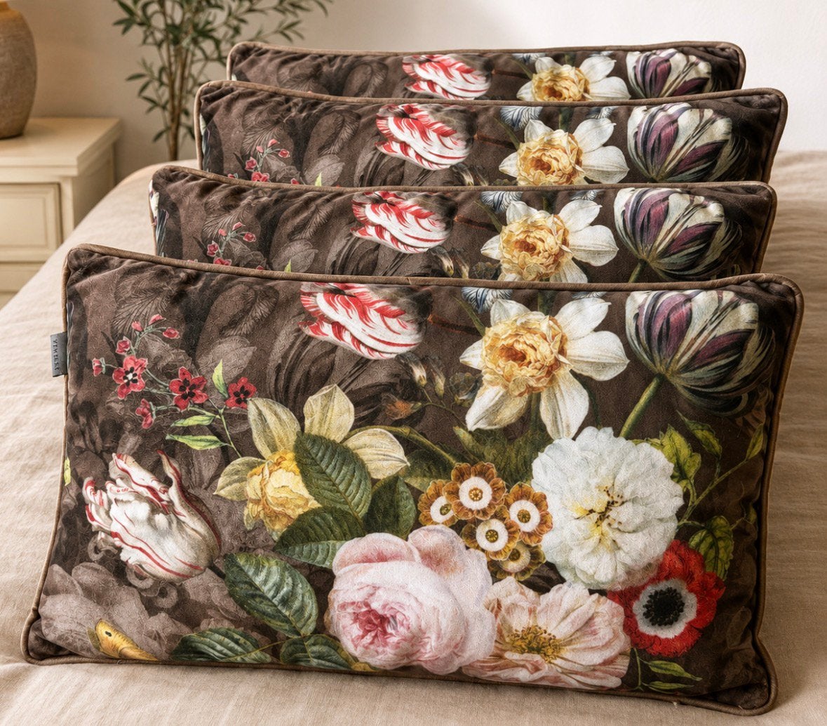 Vier Sierkussen Essenza Giselle Cushion Chocolate 30 x 50 cm, Overige merken, Dubbelzijdig, Ophalen of Verzenden, Zo goed als nieuw