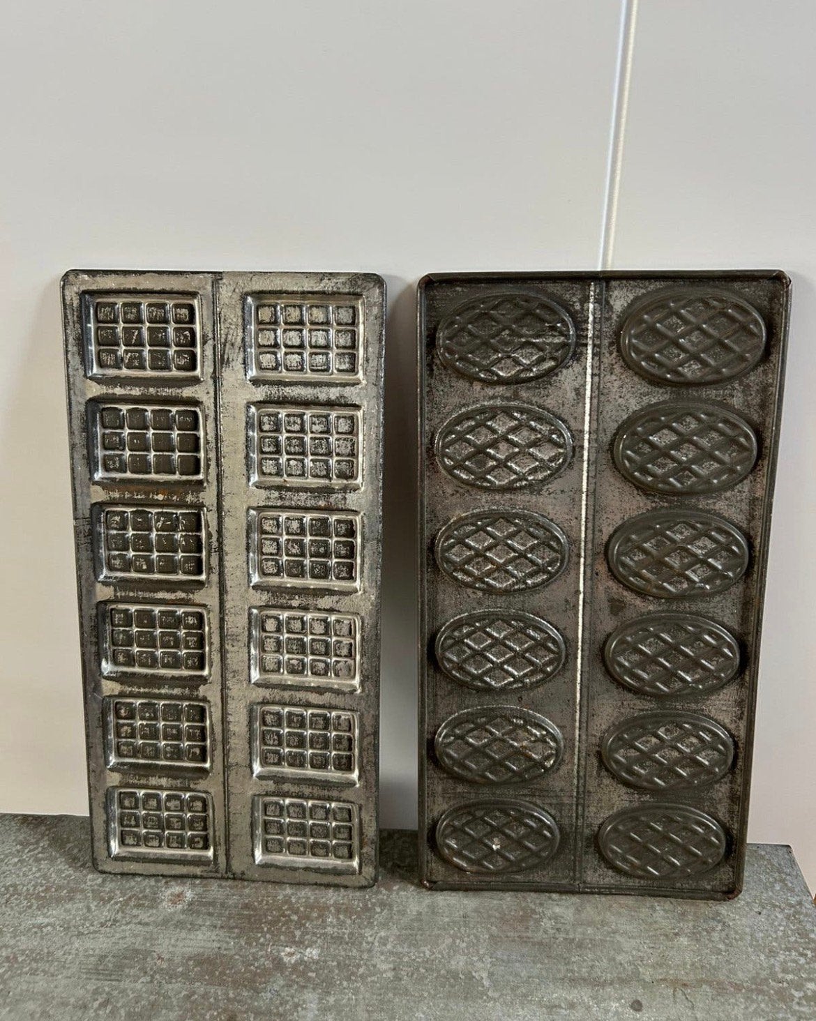 Twee franse wafel / koekjes mallen, Antiek en Kunst, Curiosa en Brocante, Verzenden