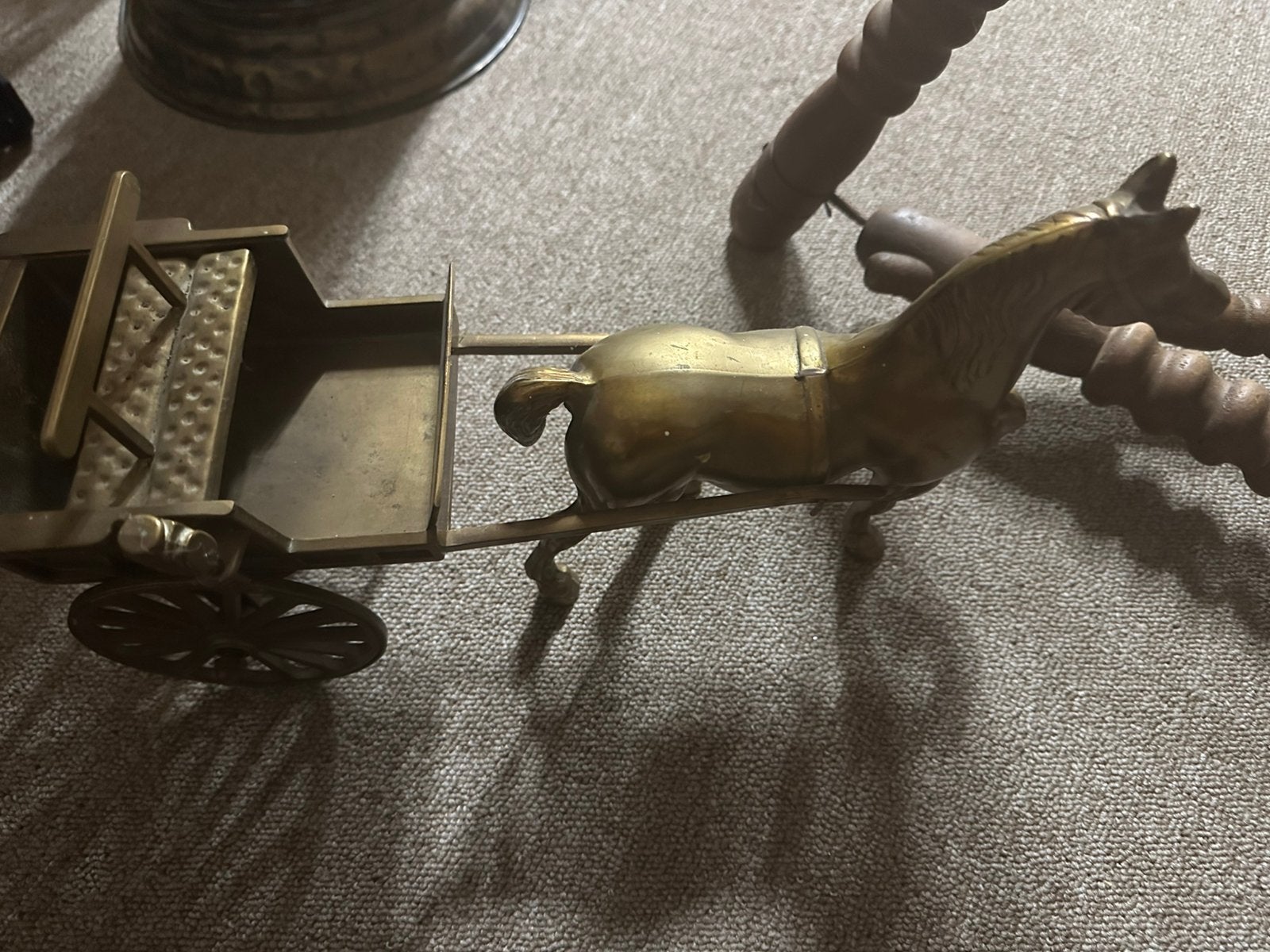 Antiek koperen paard, Ophalen