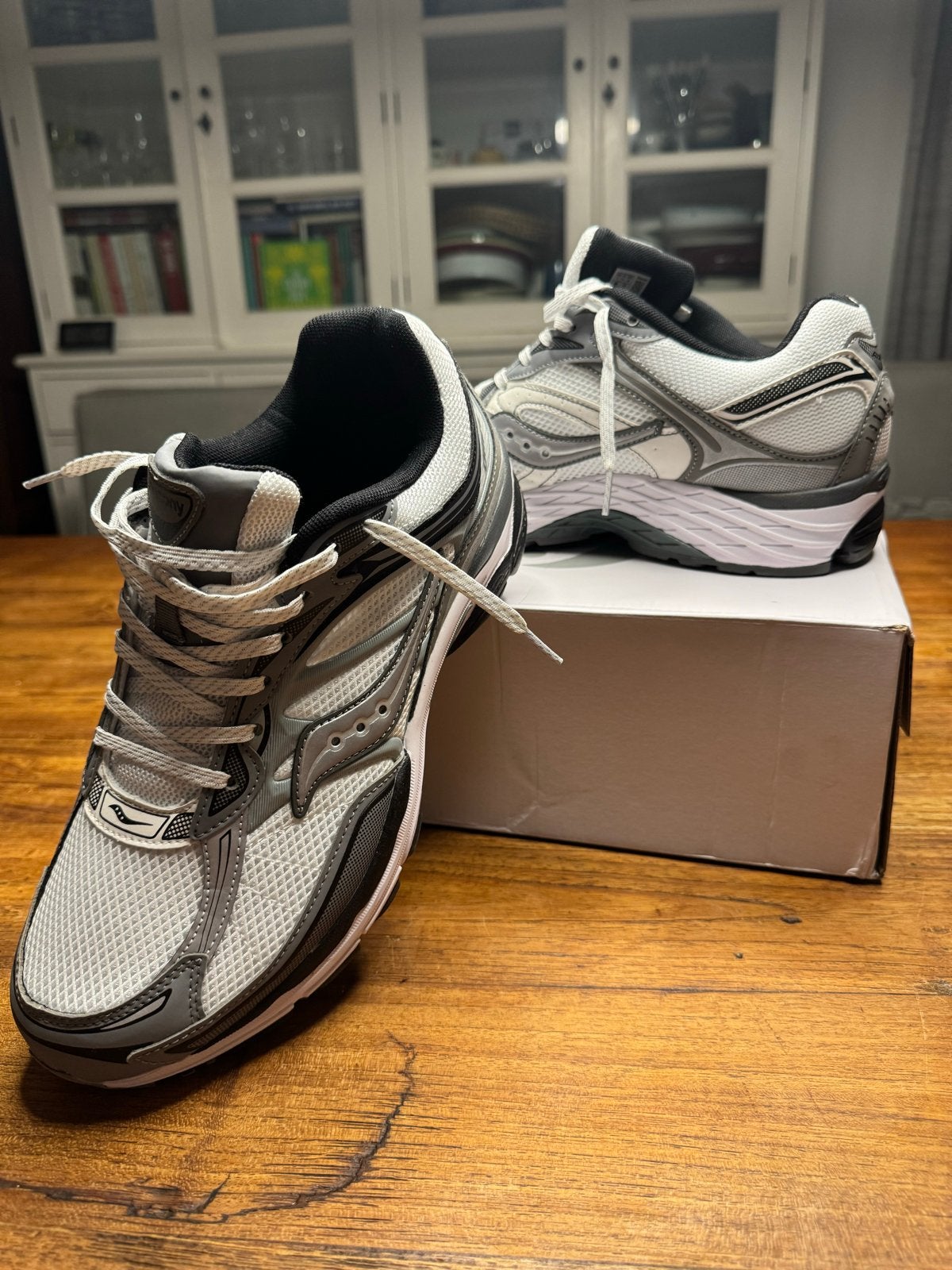 Saucony Pro Grid Omni 9 Silver - Maat 45 - Nieuw, Overige kleuren, Verzenden, Nieuw, Sneakers of Gympen