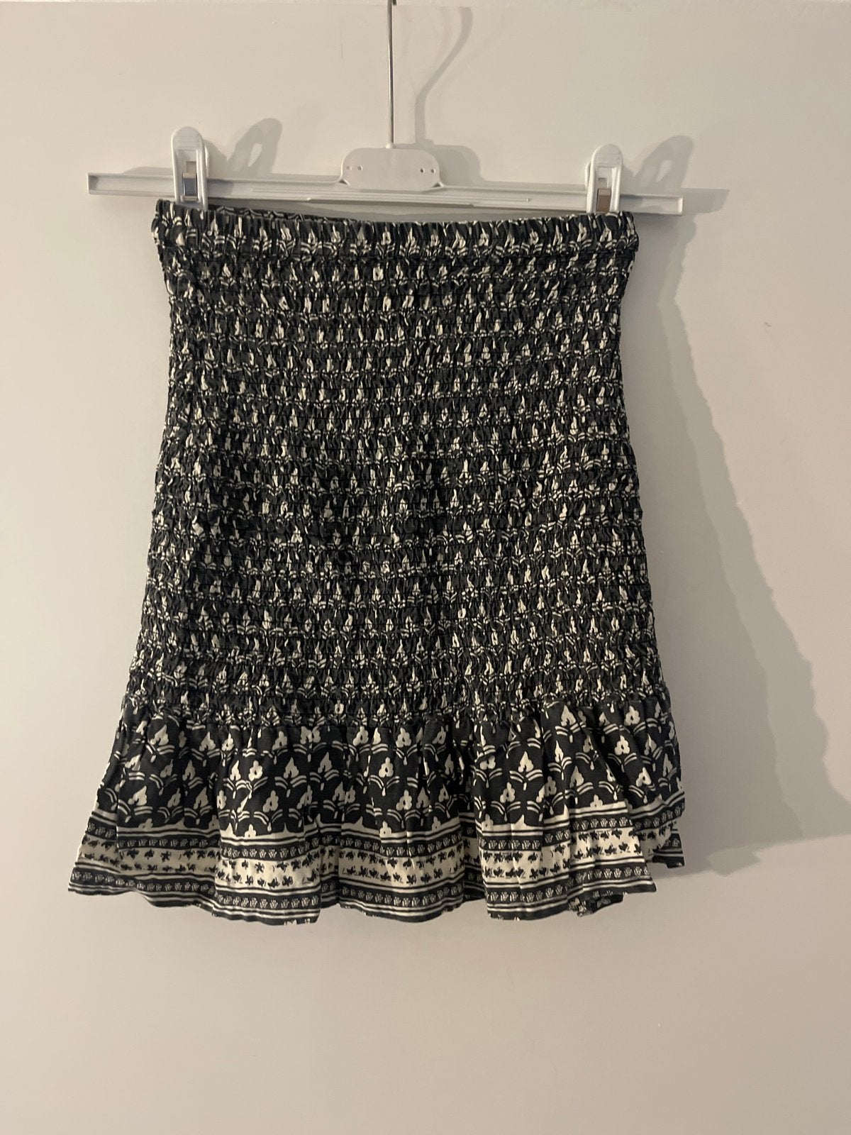 Maat xs MNG Zwart-witte mini-rok met patroon - Maat XS, Verzenden, Zwart, Zo goed als nieuw, Maat 34 (XS) of kleiner