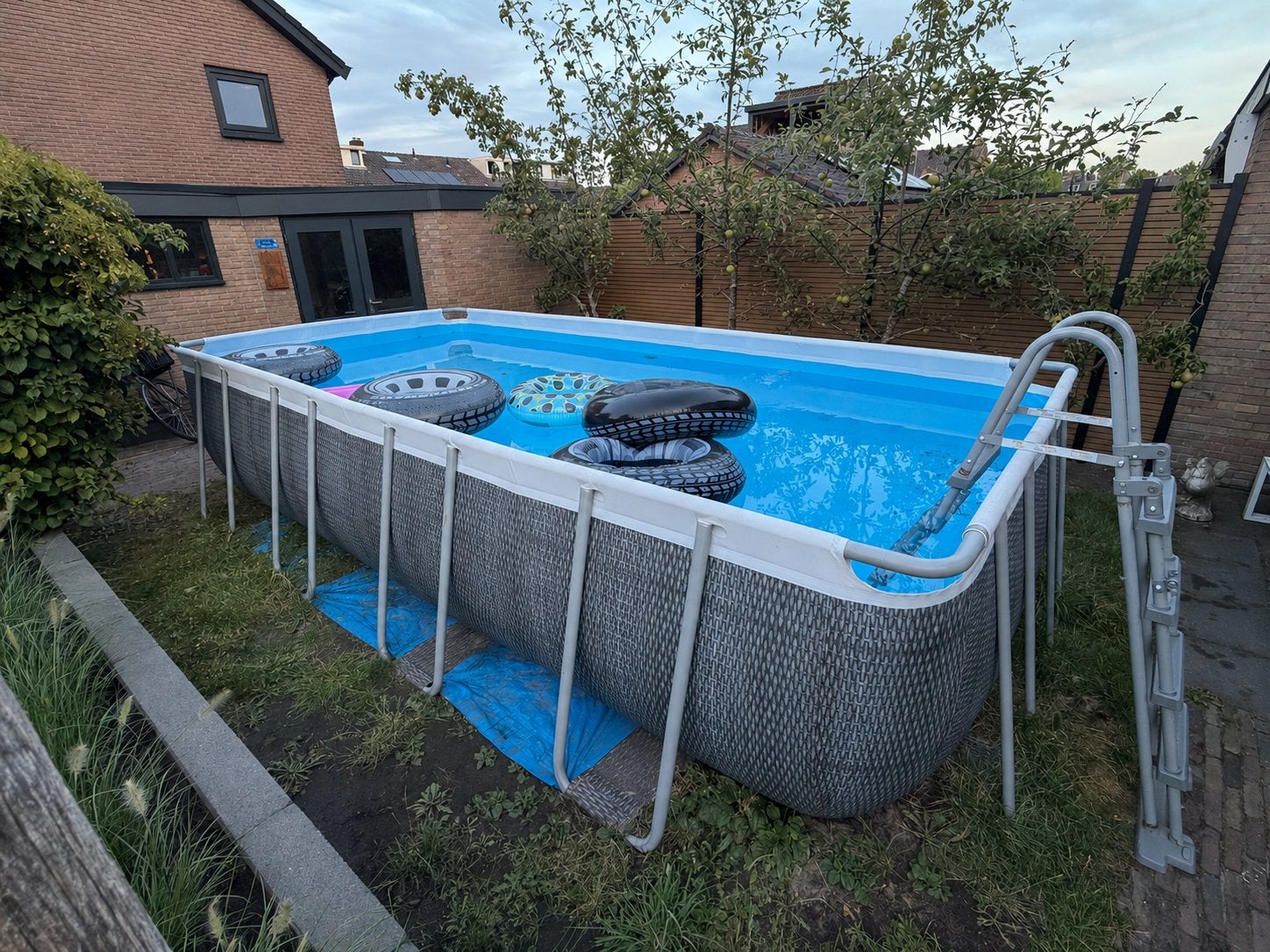 Mega zwembad 549 x 274 x 122 cm incl pomp en zoutwatersystee, Gebruikt, 200 tot 300 cm, Rechthoekig, Ophalen