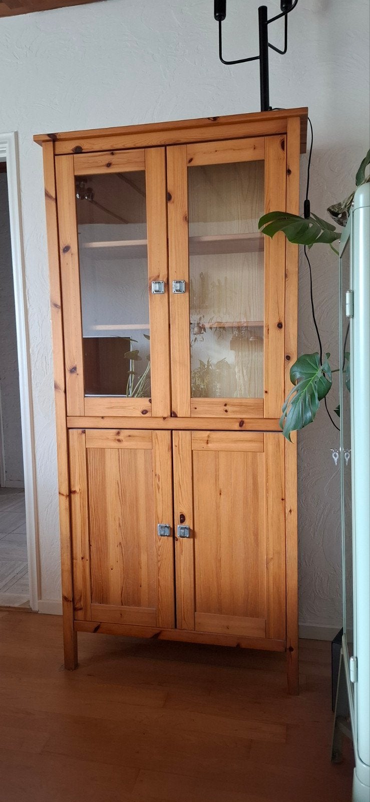 Houten kast met glazen deuren en planken - Gebruikt, Ophalen, Rustiek, 150 tot 200 cm, 25 tot 50 cm