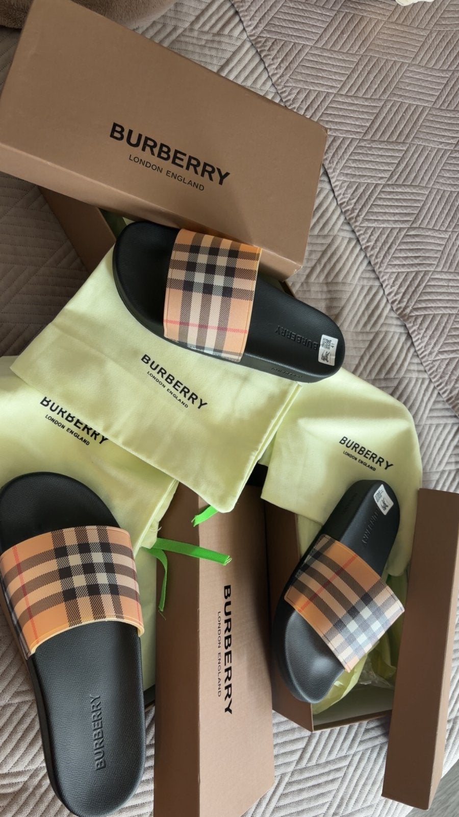 Burberry slippers 37 43 44, Ophalen of Verzenden, Zo goed als nieuw