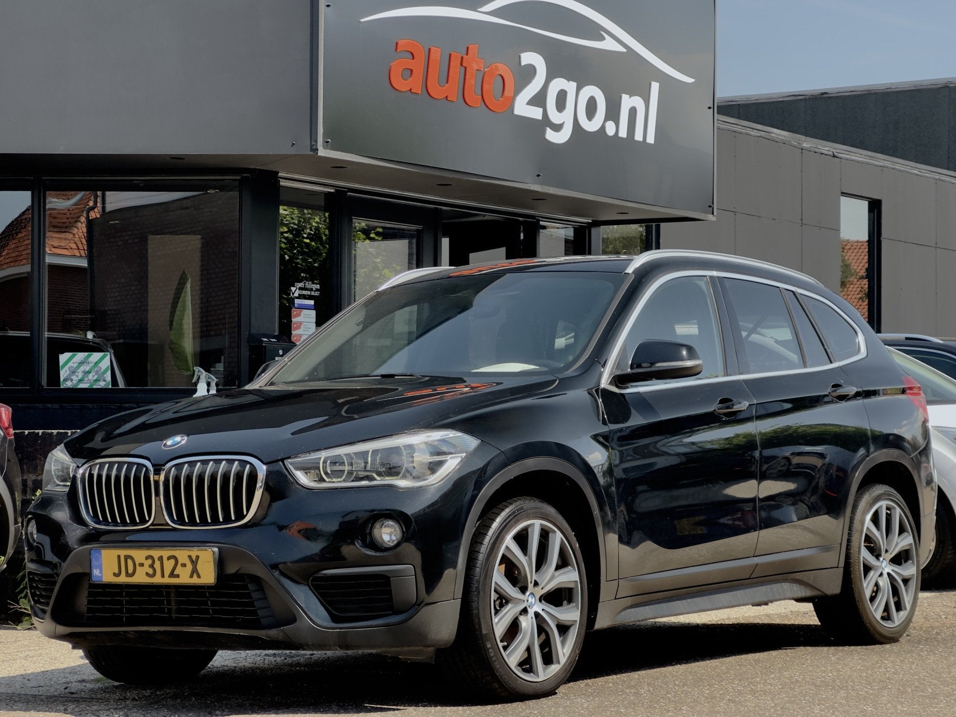 BMW X1 sDrive16d M-SPORT LEDER NAVI AIRCO PARK-ASSIST 18 INC, Auto's, Gebruikt, 116 pk, Zwart, 26 km/l