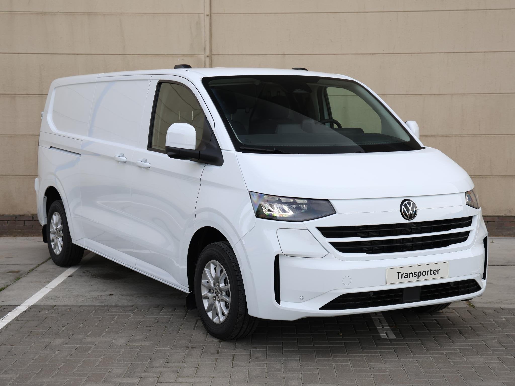 Volkswagen Transporter Style L2 2.5 eHybrid 233PK Automaat |, Auto's, Automaat, 4 cilinders, Volkswagen, Wit