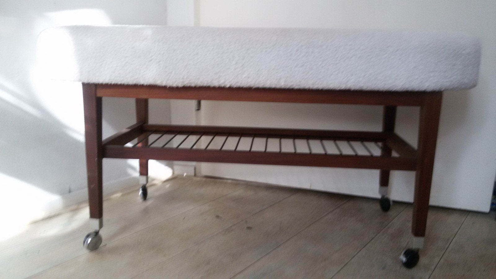 vintage teddy stof retro teak op wielen bankje, Huis en Inrichting, Ophalen of Verzenden, Gebruikt