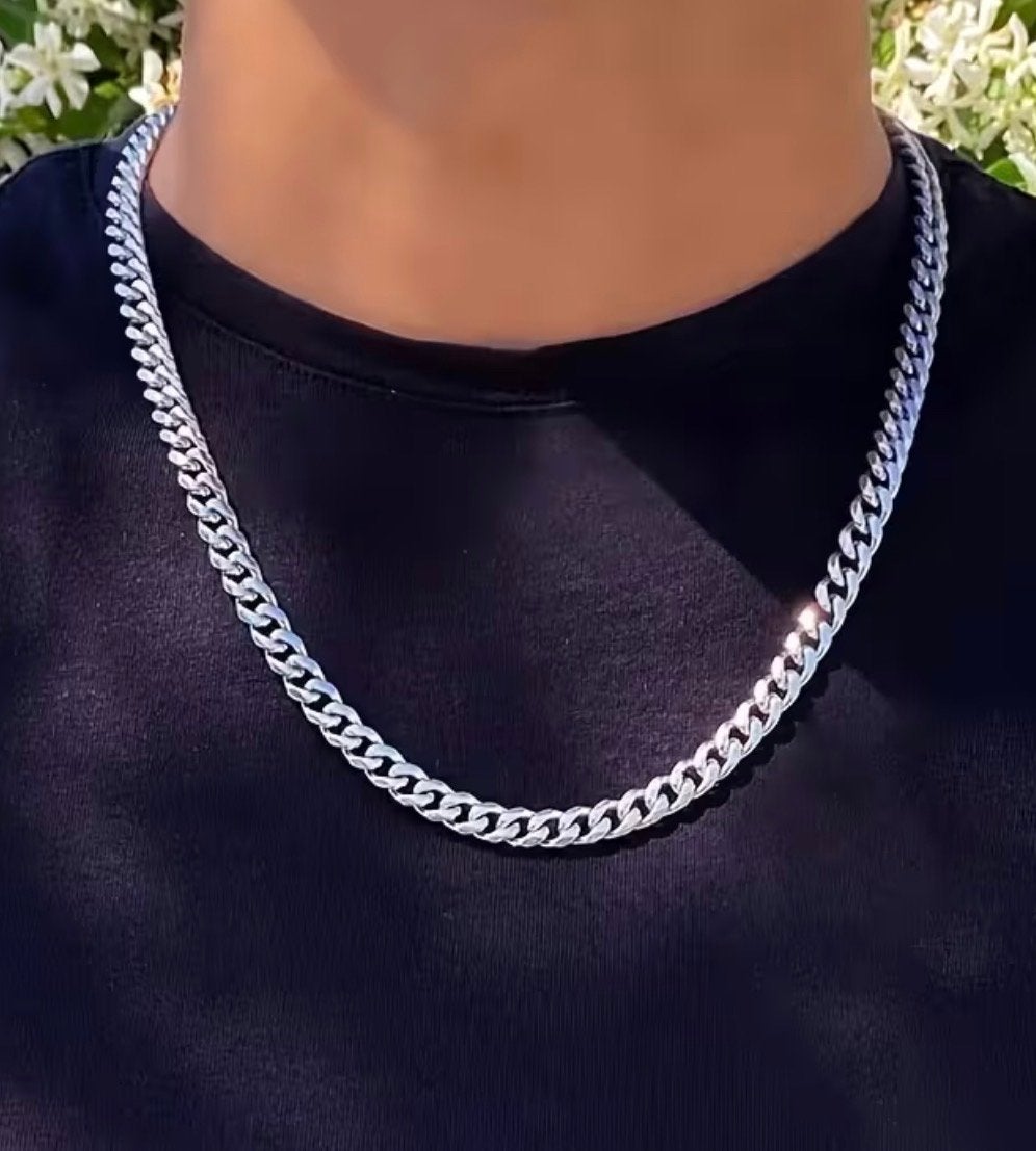 Nette zilverkleurige ketting - amper gedragen gekocht vr 25€, Sieraden, Tassen en Uiterlijk, Kettingen, Ophalen of Verzenden, Zo goed als nieuw