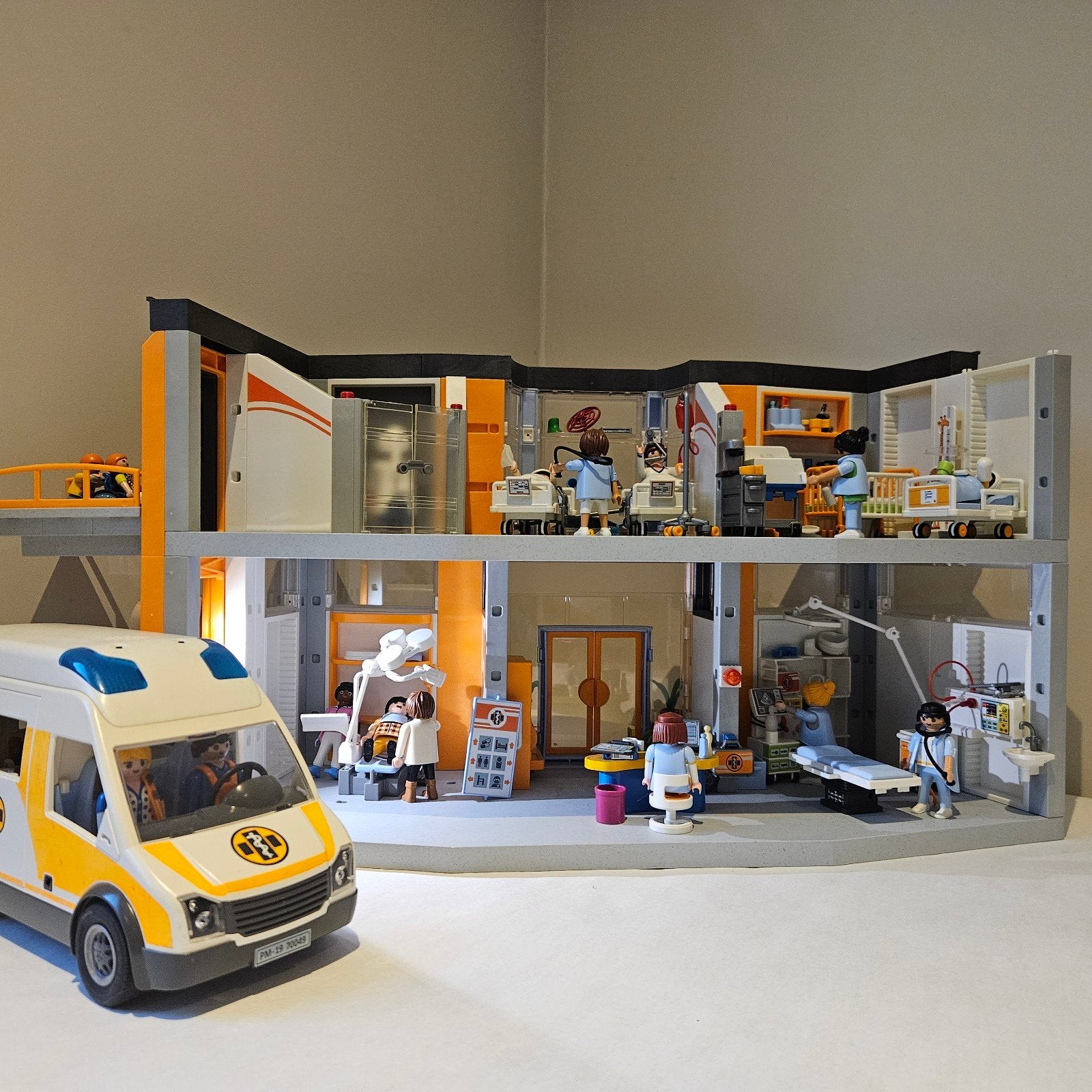 PLAYMOBIL Groot Ziekenhuis + Ambulance, zeer uitgebreid, Kinderen en Baby's, Speelgoed | Playmobil, Gebruikt, Losse onderdelen