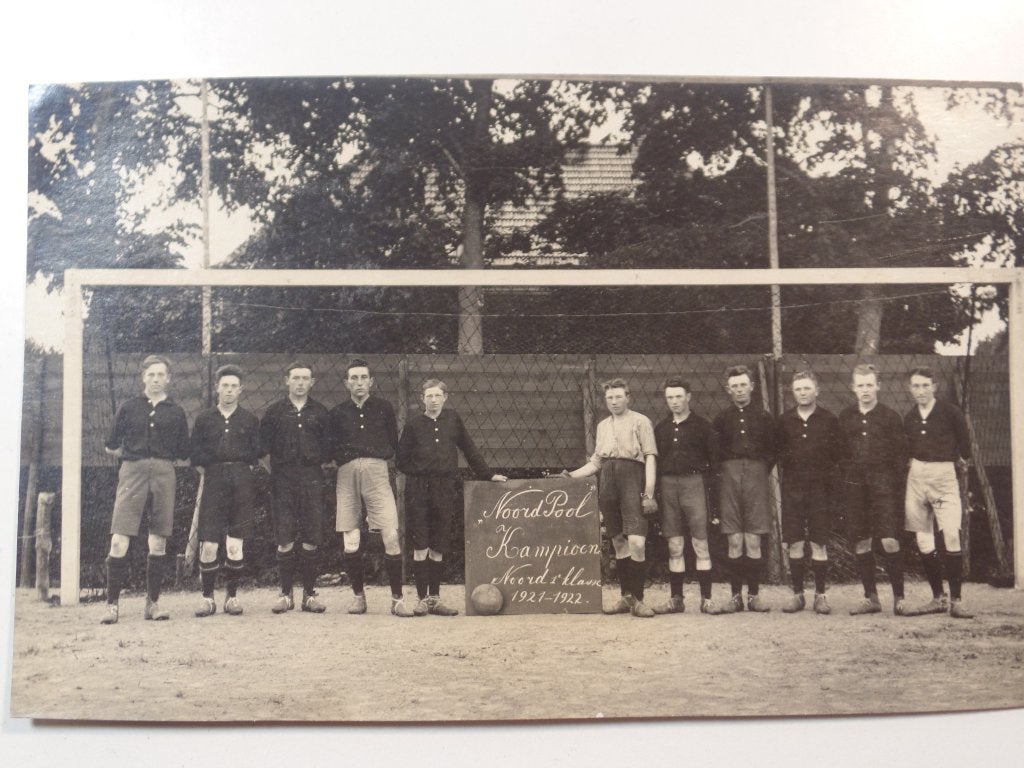 Fotokaart 8 onbekend Groningen voetbal team uithuizen, Verzenden, Voor 1920, Ongelopen, Groningen