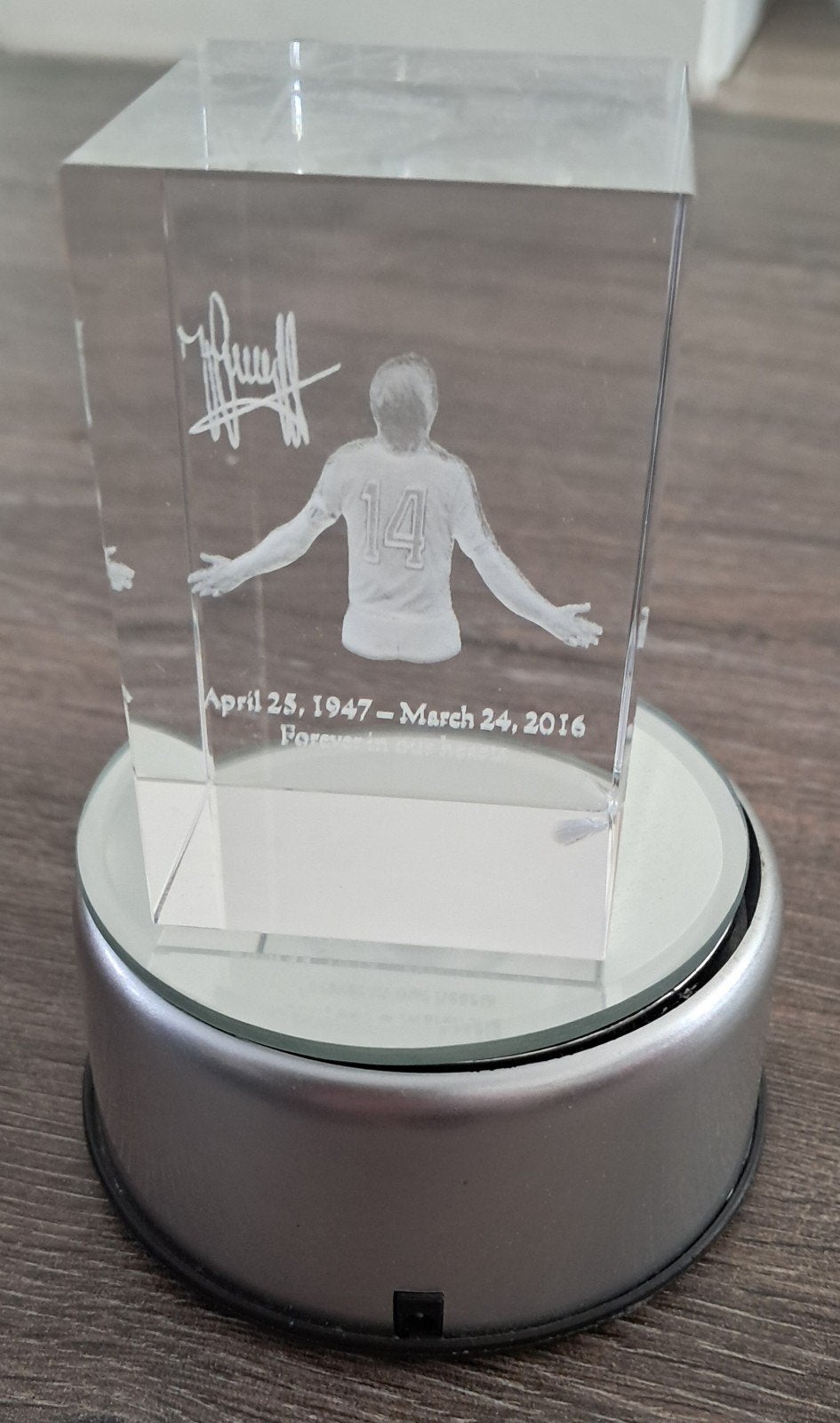 Johan Cruijff Kristallen Beeldje - Forever in our hearts, Ophalen of Verzenden, Zo goed als nieuw, Ajax, Beeldje of Poppetje