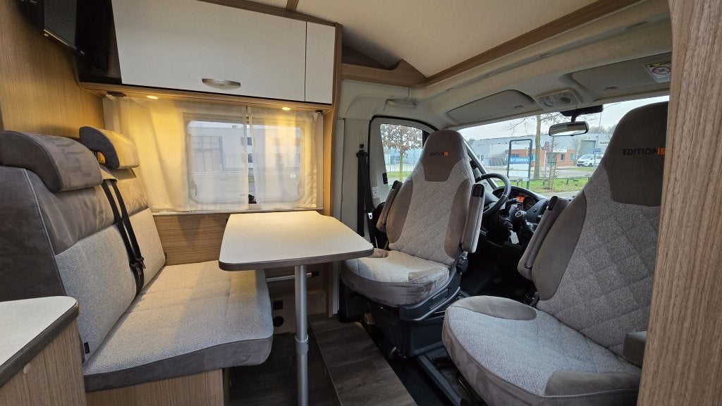 Carado V337 Edition 15 met lengte bedden (bj 2022), Luifel, 6 tot 7 meter, Bedrijf, Tot en met 3