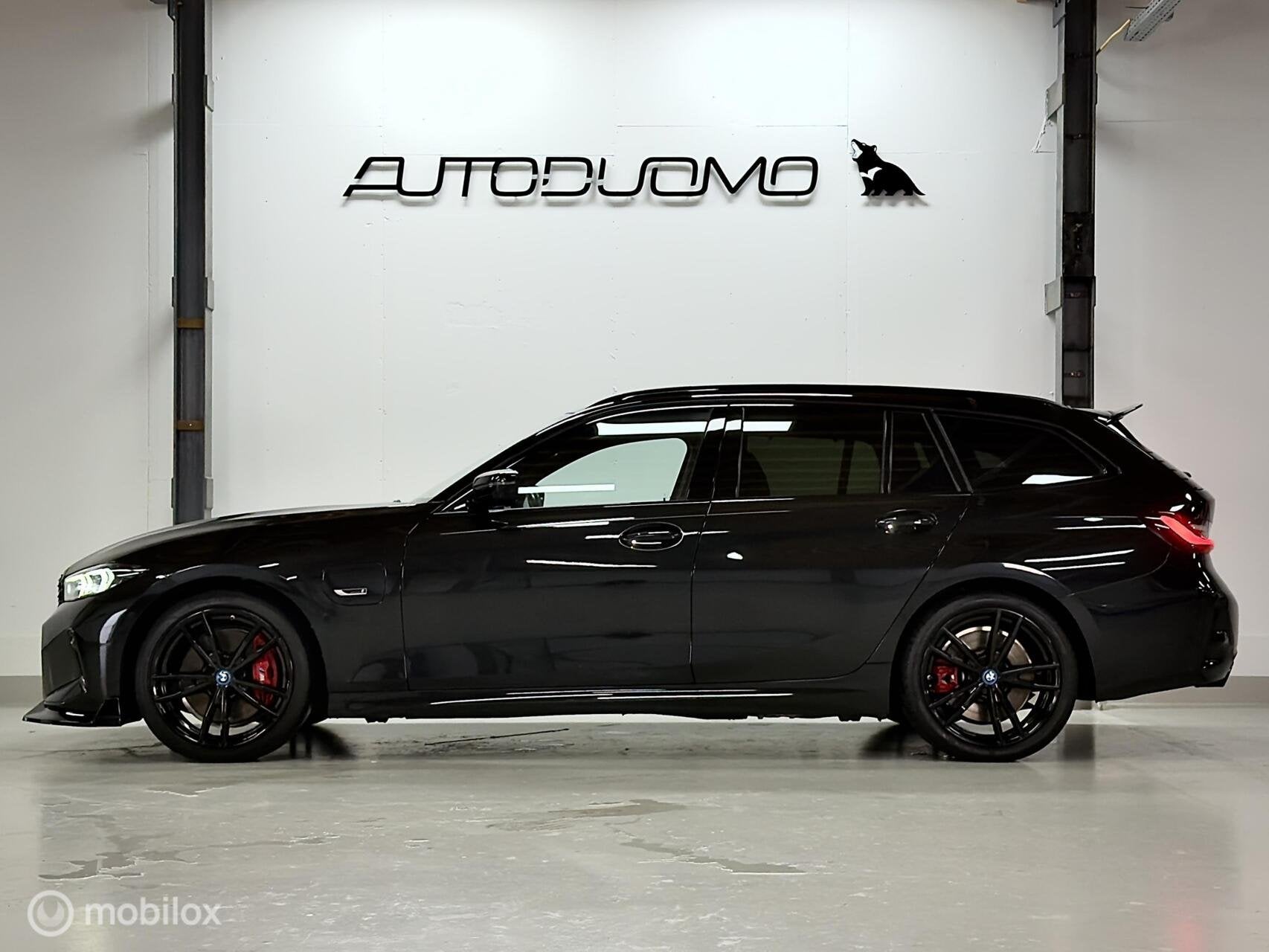 BMW 3-serie Touring 330e M Sport | Pano | Laser | M Onderste, Automaat, Gebruikt, 4 cilinders, Zwart