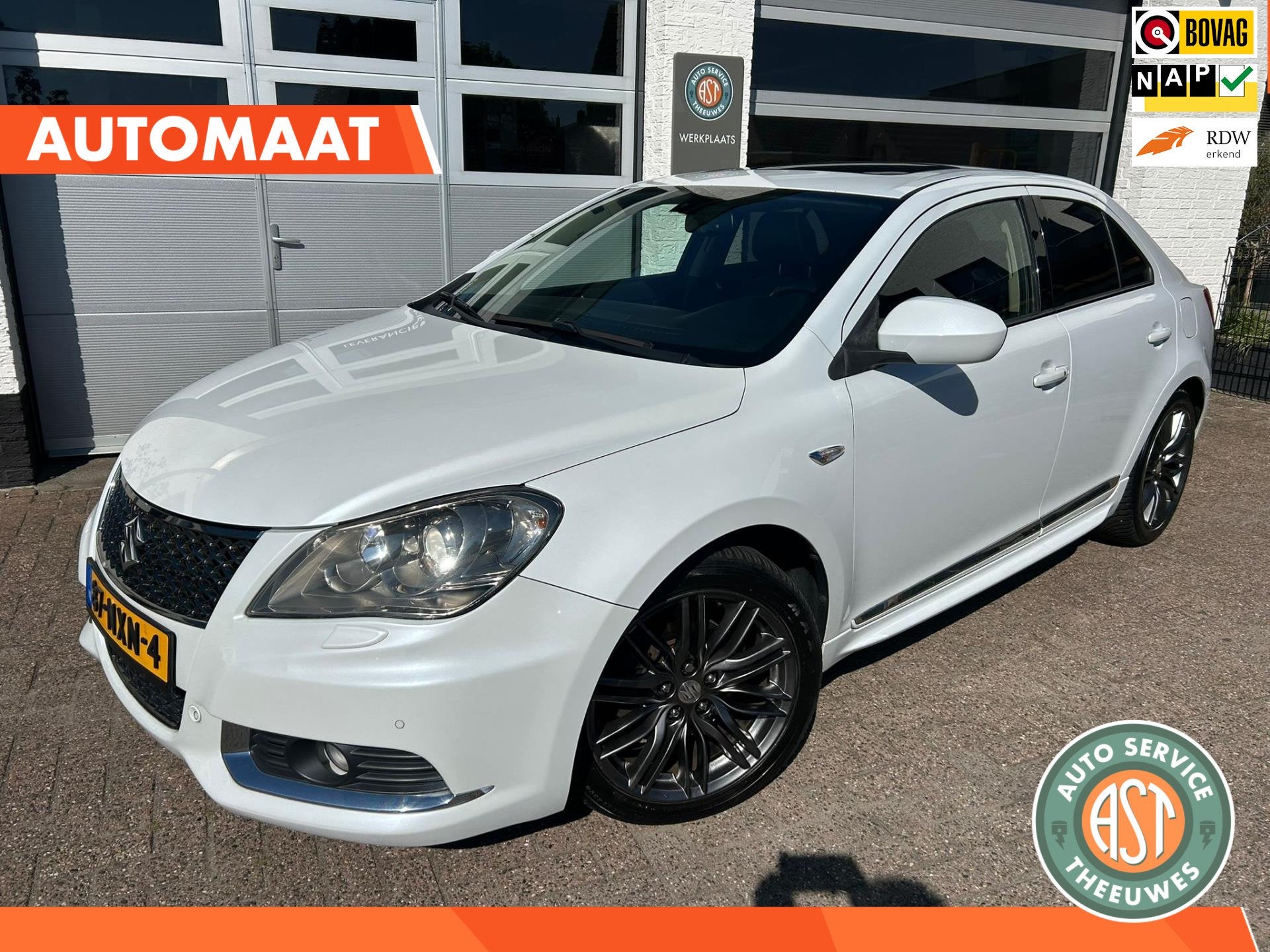 Suzuki Kizashi 2.4 Sport AUTOMAAT|DAK|LEER|NAP|TREKHAAK|XENO, Auto's, Suzuki, Automaat, Euro 5, Gebruikt, 4 cilinders