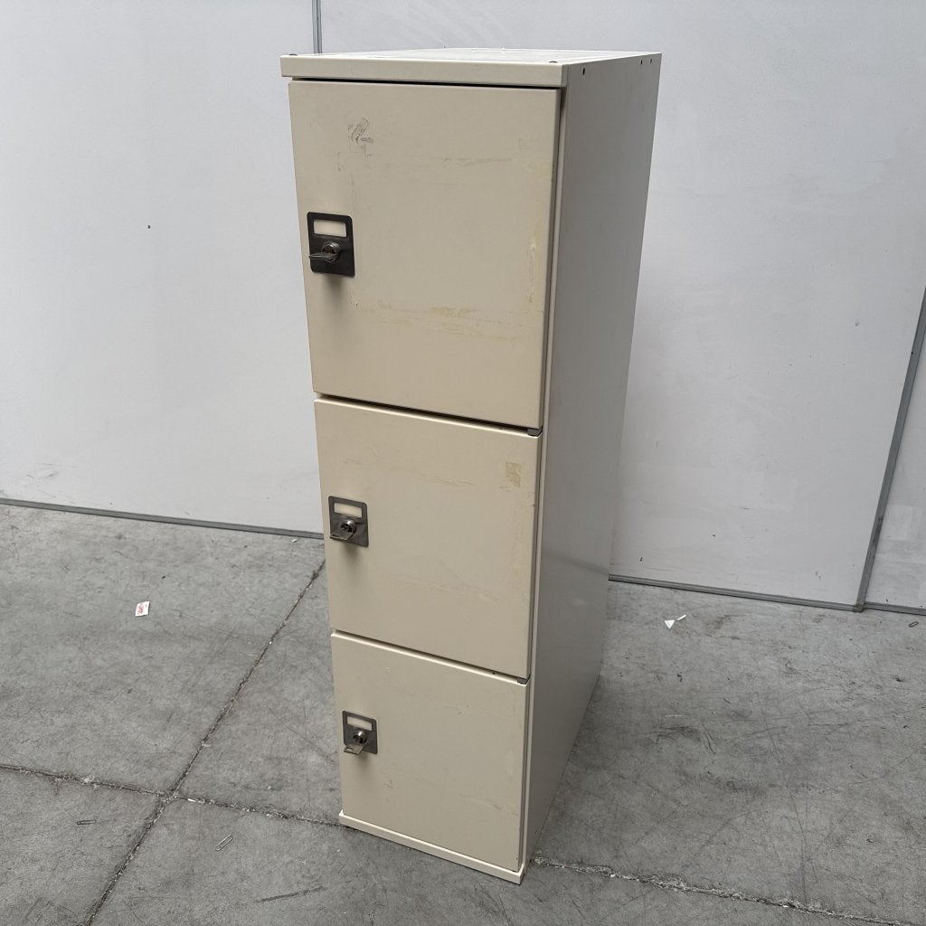 3-deurs Oostwoud lockerkast - 110x30x50 cm, Niet ingevuld, Gebruikt, Niet ingevuld, Niet ingevuld