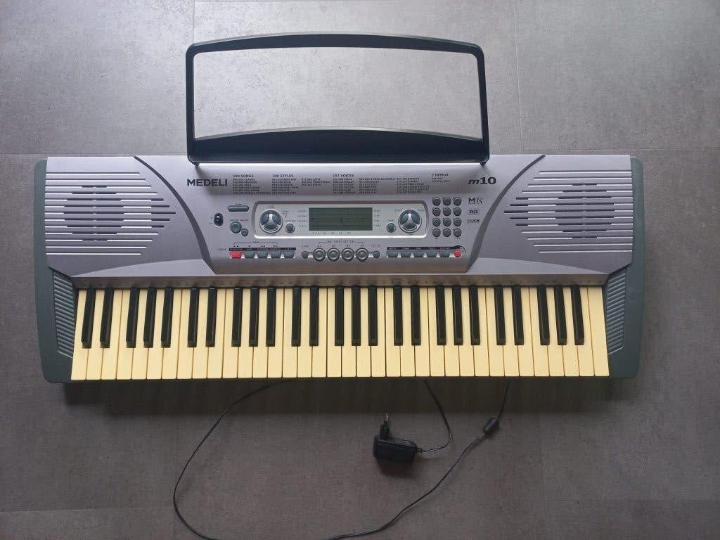 medeli keyboard  M10, Ophalen of Verzenden, Gebruikt, 61 toetsen, Medeli
