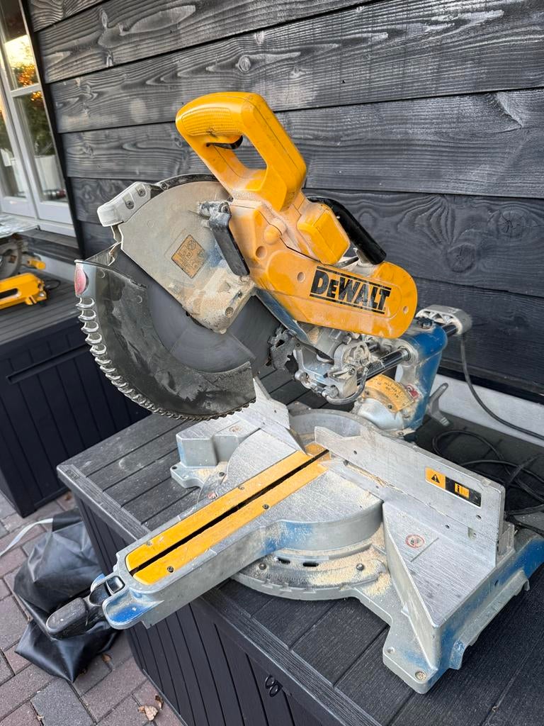 Dewalt DWS780 Afkortzaag - Krachtige en Nauwkeurige Zaag, Doe-het-zelf en Verbouw, 70 mm of meer, Ophalen of Verzenden, Zo goed als nieuw