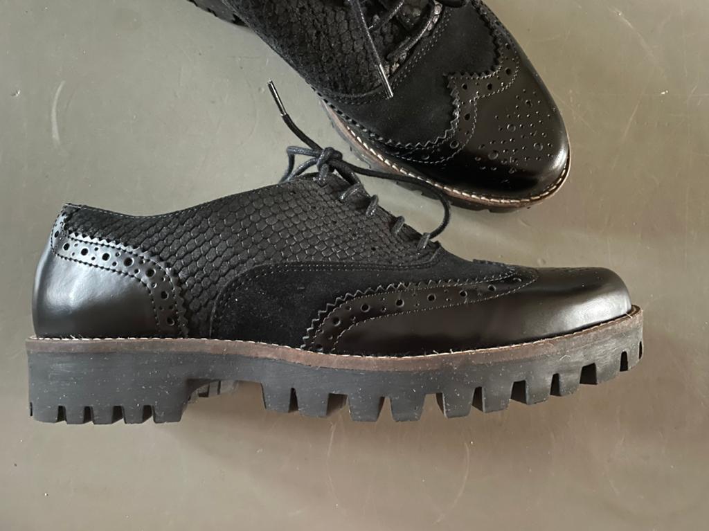 Nette clarks dames, Ophalen of Verzenden, Zo goed als nieuw, Zwart, Sneakers of Gympen