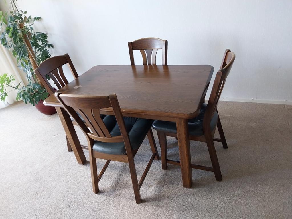 Stevige en goed afneembare eettafel met 4 stoelen, Gebruikt, 50 tot 100 cm, Klassiek, Robuust, Vierkant