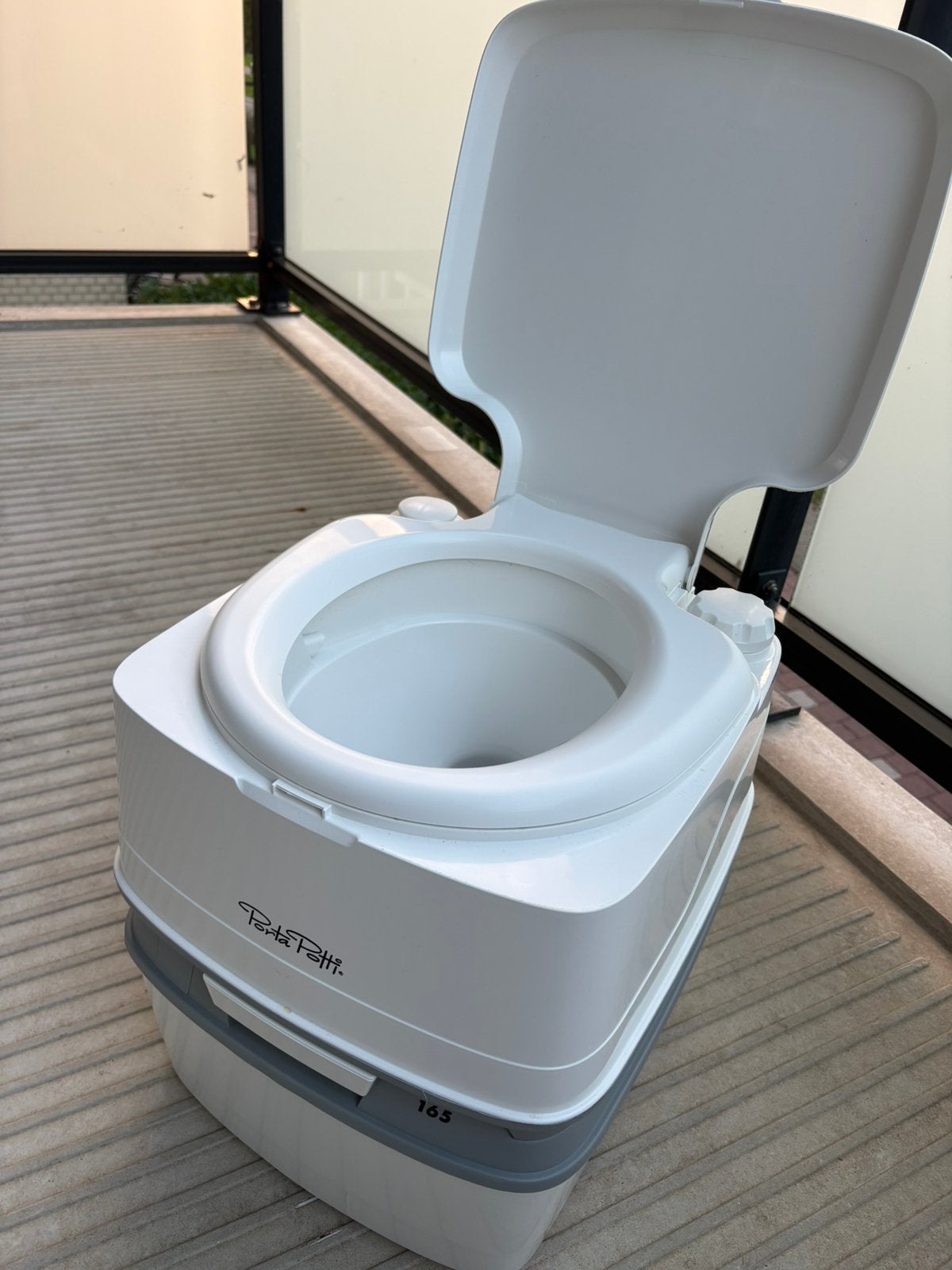 Porta potti, Ophalen, Zo goed als nieuw
