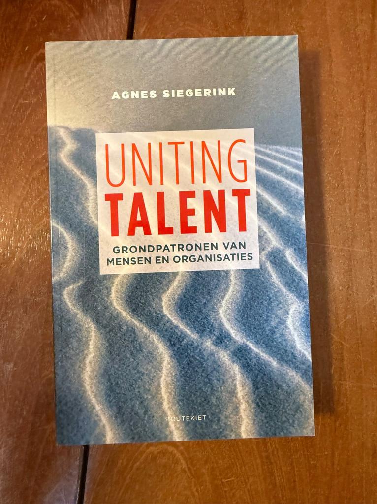Boek Uniting Talent - Agnes Siegerink, Ophalen of Verzenden, Gelezen, Personeel en Organisatie