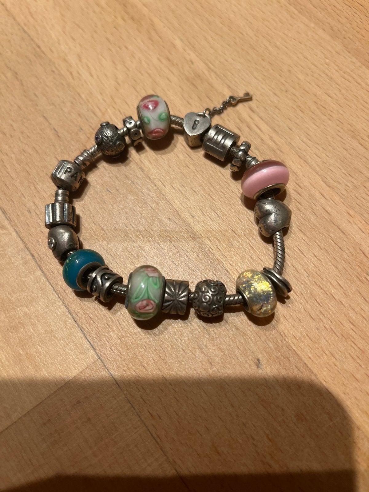 Pandora Zilverkleurige bedelarmband diverse kralen, Verzenden, Gebruikt, Zilver, Met bedels of kralen