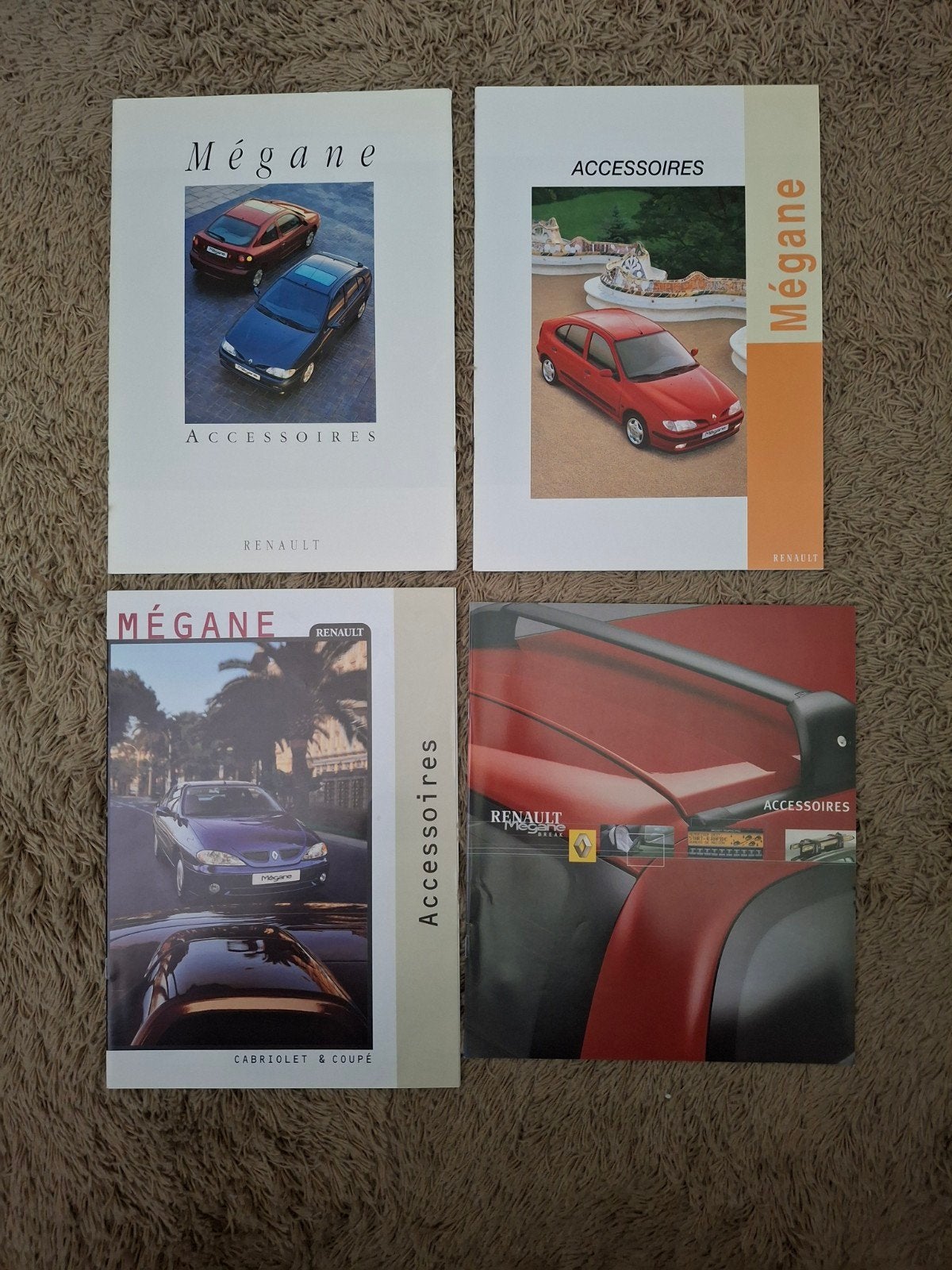lot autofolders Renault Megane 1e generatie accessoires, Boeken, Auto's | Folders en Tijdschriften, Verzenden, Zo goed als nieuw