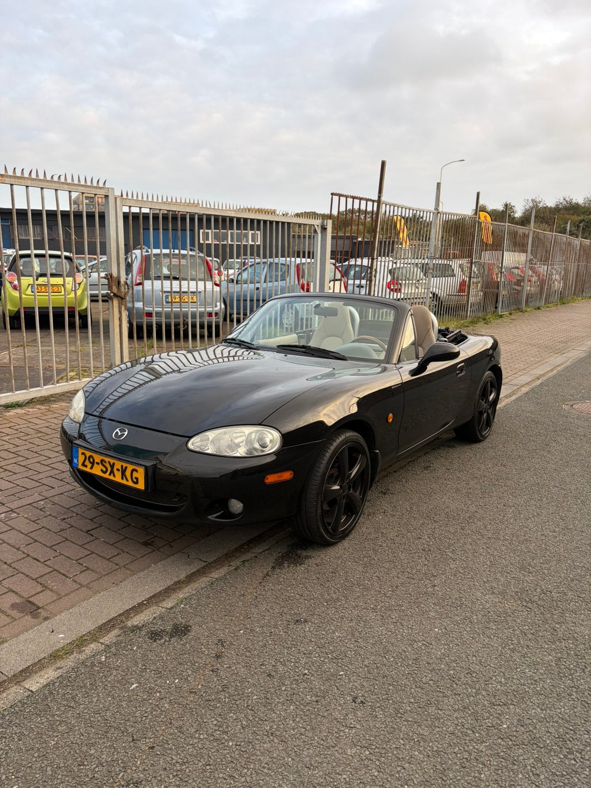 Mazda MX-5 1.6 I 2004 Zwart, Auto's, 13 km/l, Achterwielaandrijving, 40 €/maand, Beige