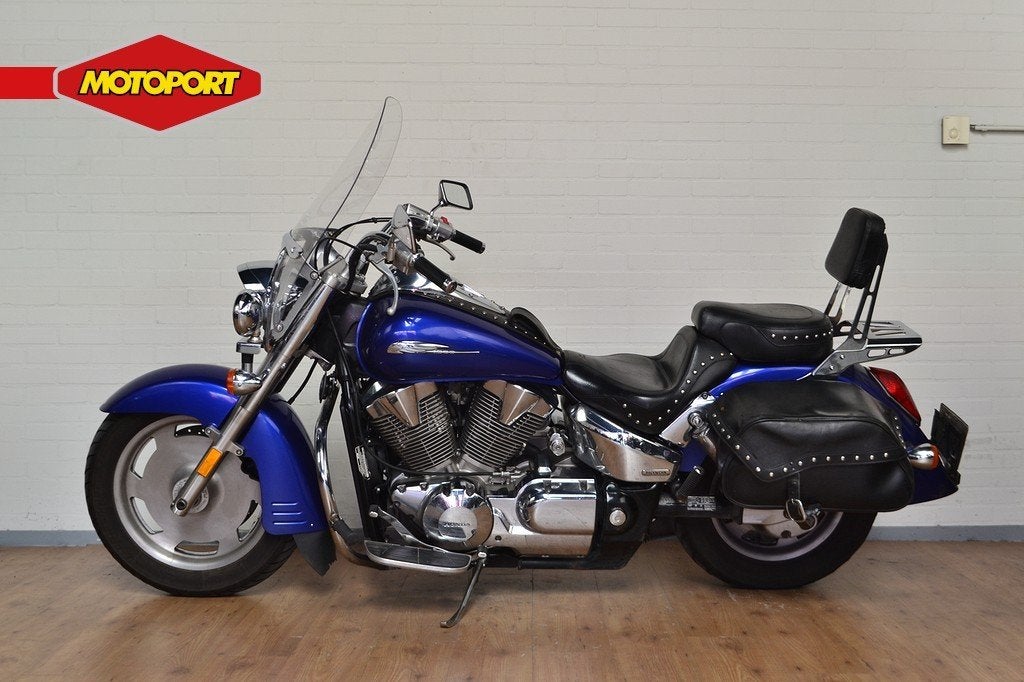 Honda VTX 1300 (bj 2006), Dorneveld 180-184
B-1731  Zellik, BE, Honda Motor Europe, Chopper, Bedrijf
