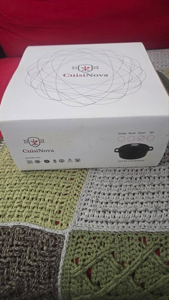 Cuisinova 20 CM Casserole - Zwart Gietijzeren Pan, Ophalen of Verzenden, Nieuw, Gietijzer