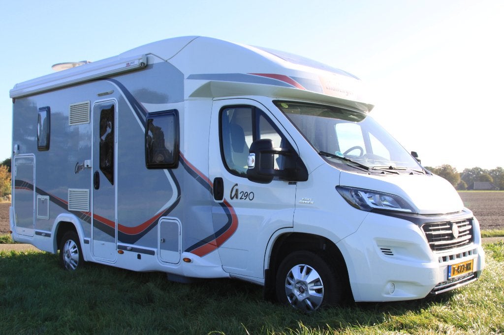 Challenger Graphite 290 compact hefbed, Ringverwarming, Fiat, Achteruitrijcamera, 6 tot 7 meter