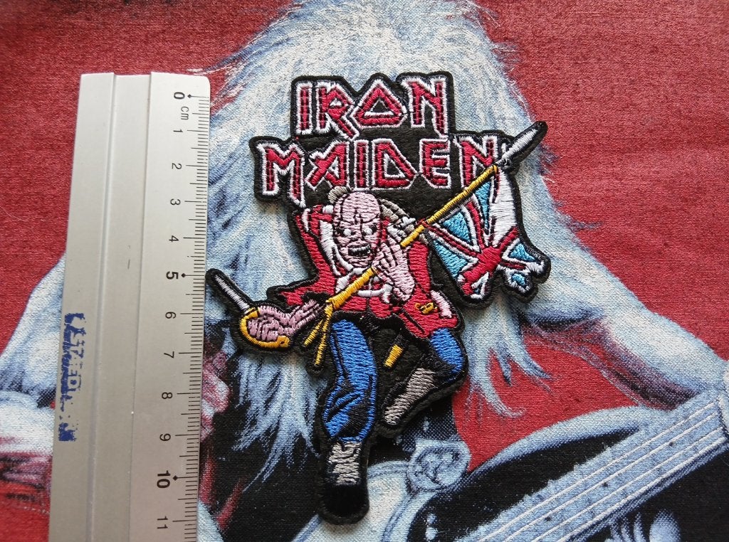 Iron Maiden mooie the trooper shaped patch 8, Verzenden, Zo goed als nieuw, Foto of Kaart