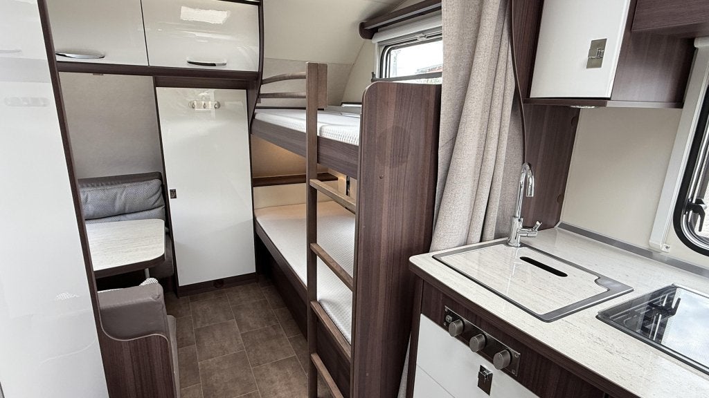 Bürstner Averso Plus 510 TK bj 2015 met voortent en, Caravans en Kamperen, Caravans, Overige typen, Bedrijf, Treinzit, Schokbreker