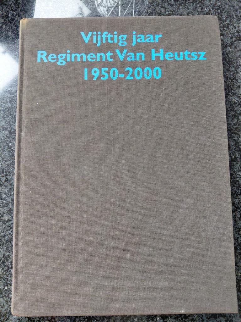 Vijftig jaar Regiment Van Heutsz 1950-2000, Ophalen of Verzenden, 1945 tot heden, Gelezen, Landmacht