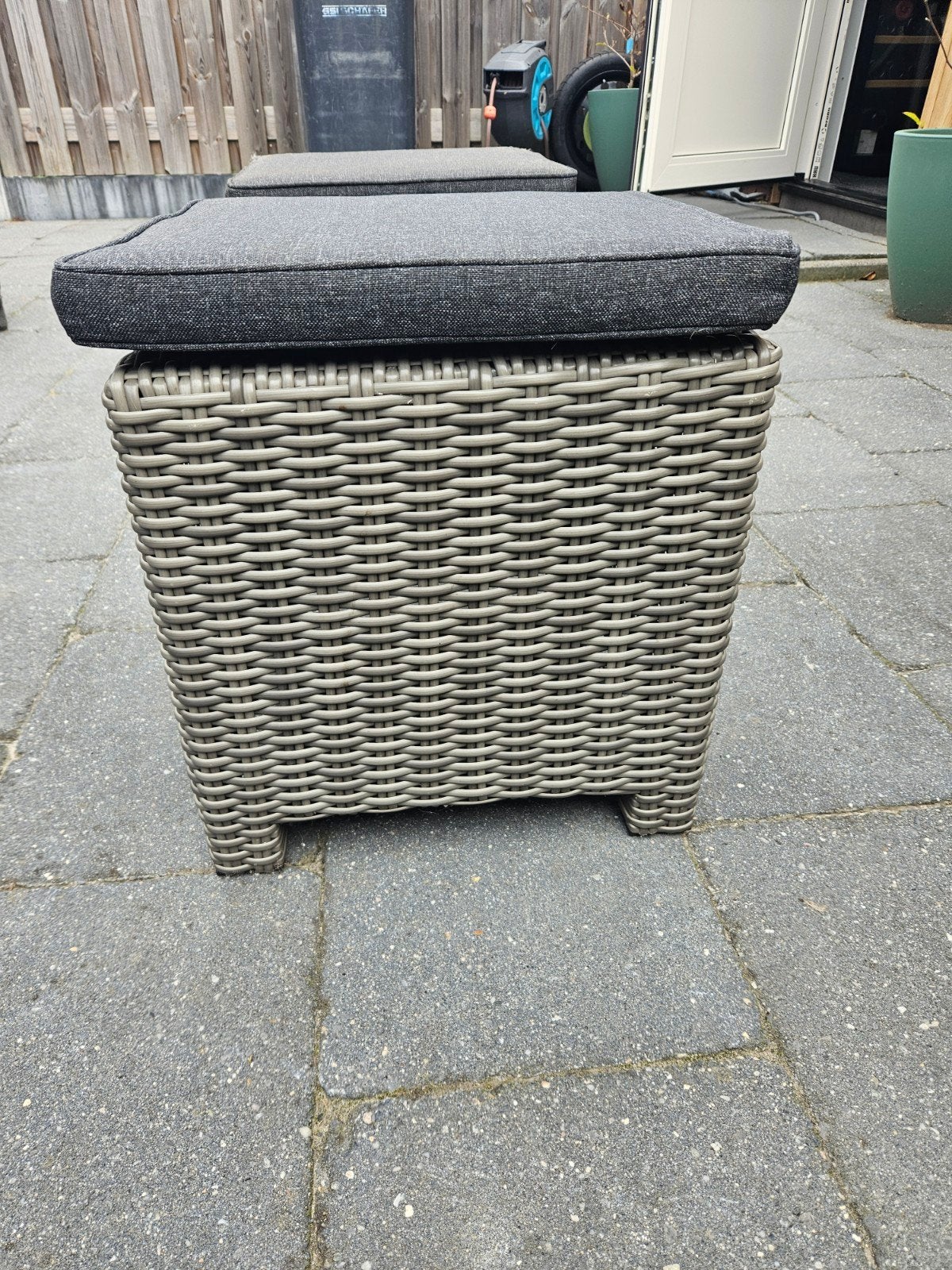 2 bijzet krukjes, Ophalen, Zo goed als nieuw