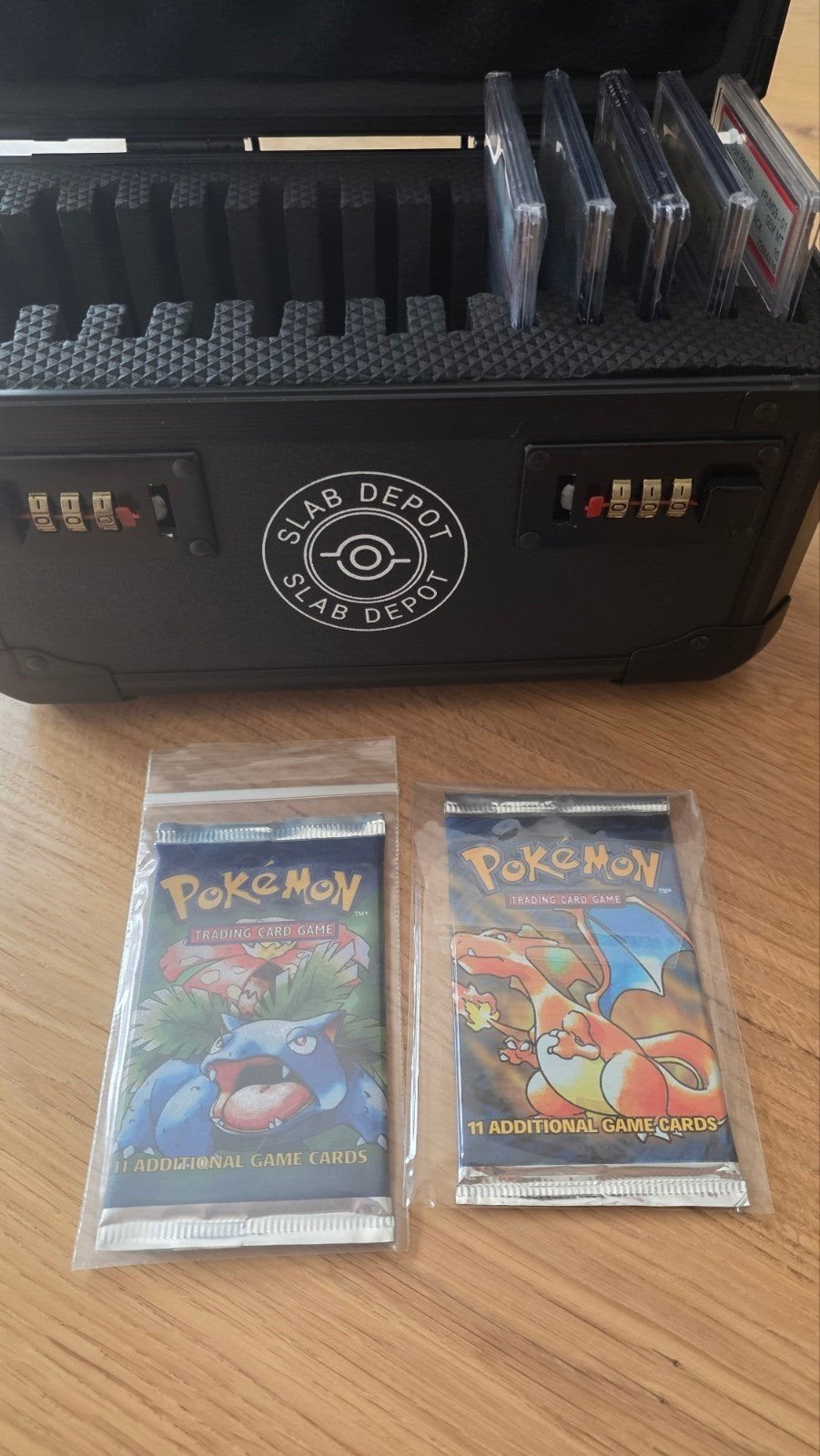 Pokémon Base Set Booster Pack Charizard art Venesaur Art2, Ophalen, Nieuw, Booster