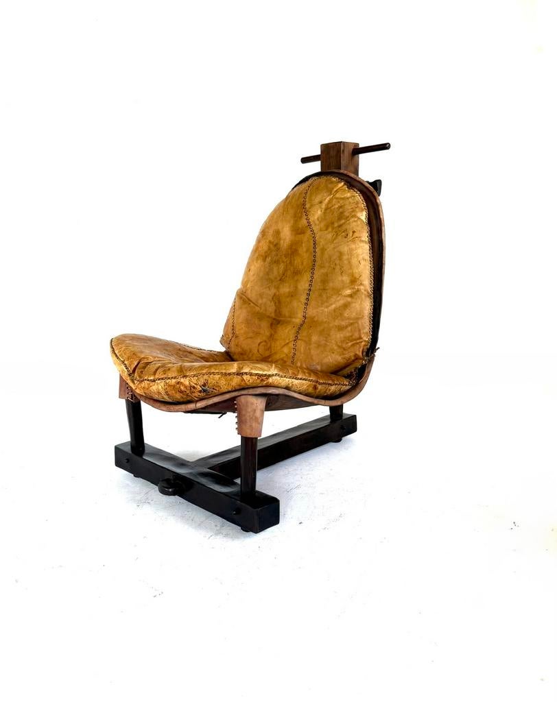 Braziliaanse Brutalistische driepootfauteuil ‘60, Huis en Inrichting, Fauteuils, Vintage retro buisframe design rotan webbing papercord deens