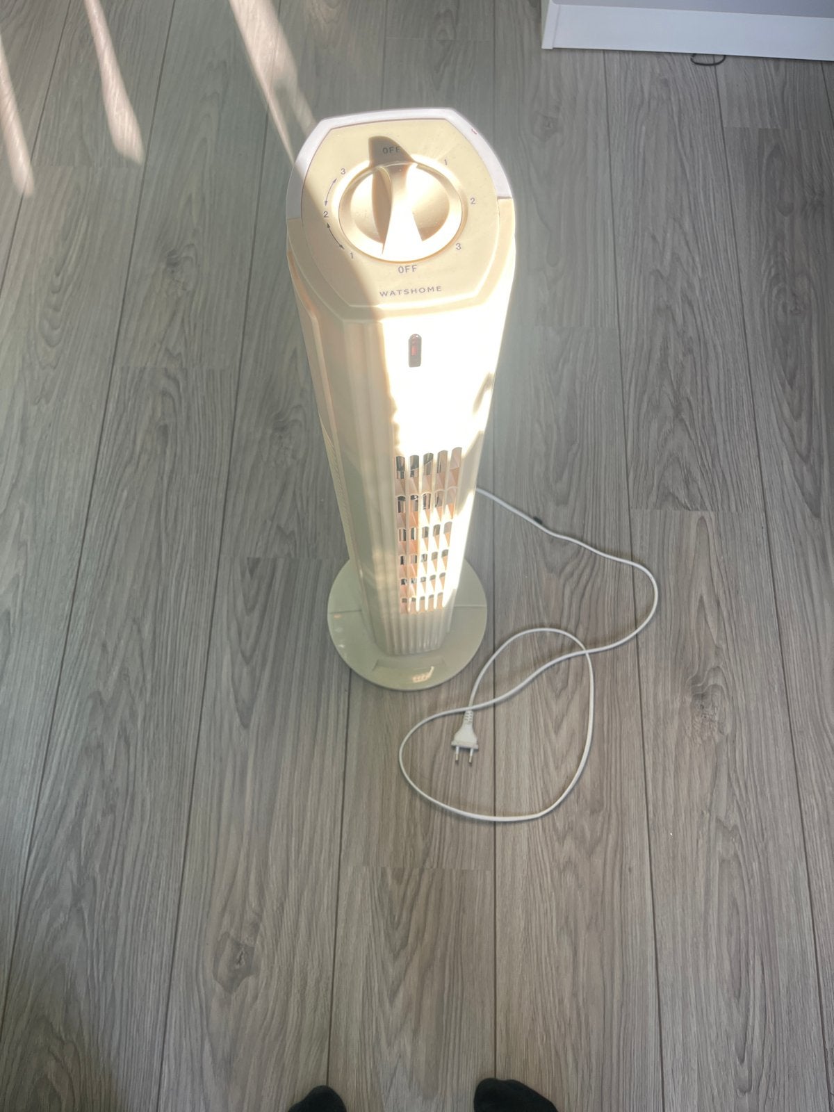 WatsHome Torenventilator - Verkleurd maar functioneel, Ophalen, Gebruikt, Torenventilator